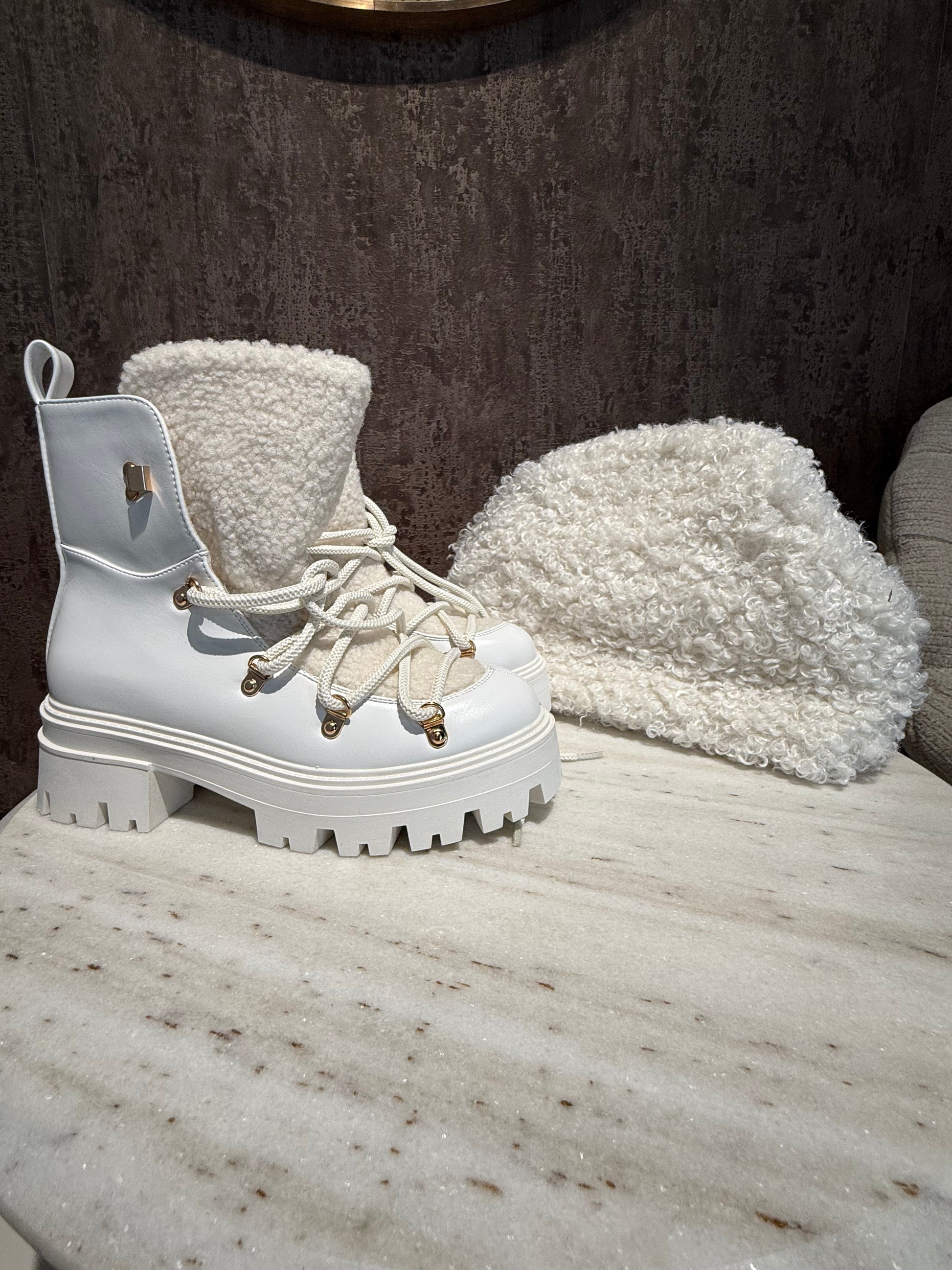 Anfibi con pelliccia interna – Bianco & Nero - R.a. Boutique