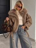 Giacca Crop Beige con Maxi Collo in Pelliccia - R.a. Boutique