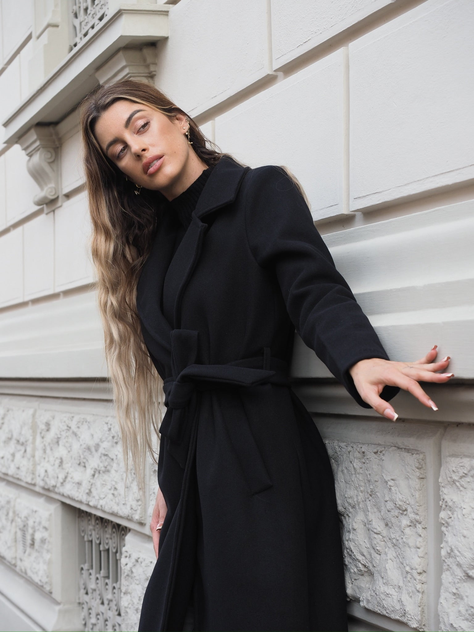 Cappotto nero con cintura - R.a. Boutique 