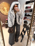 Pelliccia Ecologica con Dettaglio Nero – Oversize Glam - R.a. Boutique