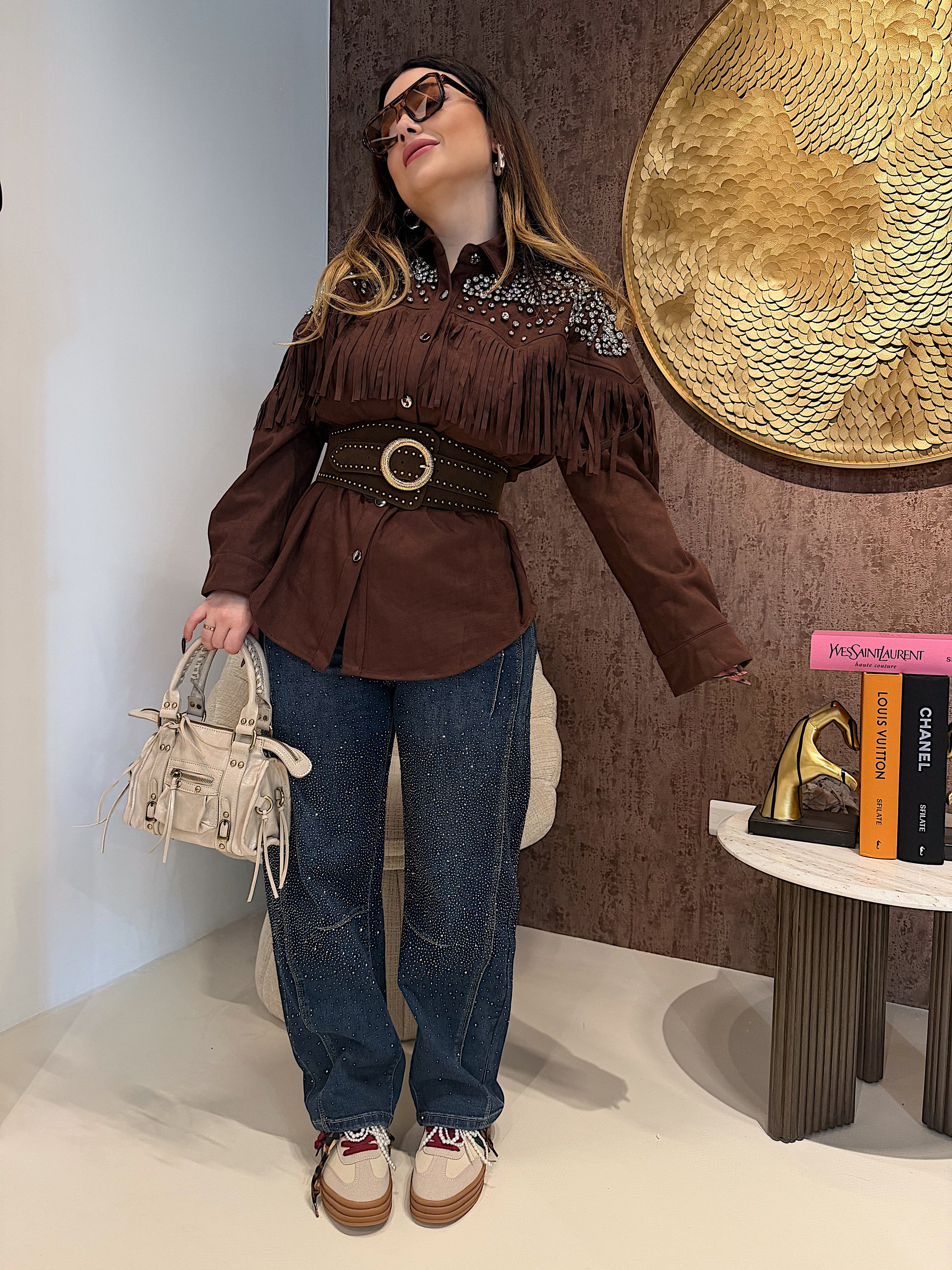 Giacca in camoscio con frange e strass marrone - R.a. Boutique