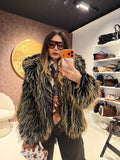 Pelliccia Ecologica con Dettaglio Nero – Oversize Glam - R.a. Boutique