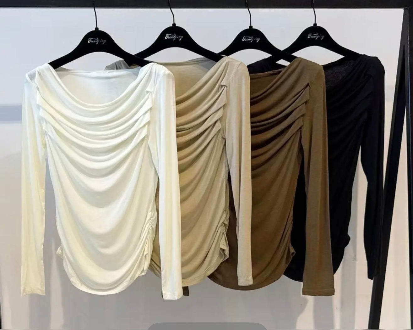 Maglia a maniche lunghe con scollo drappeggiato - R.a. Boutique