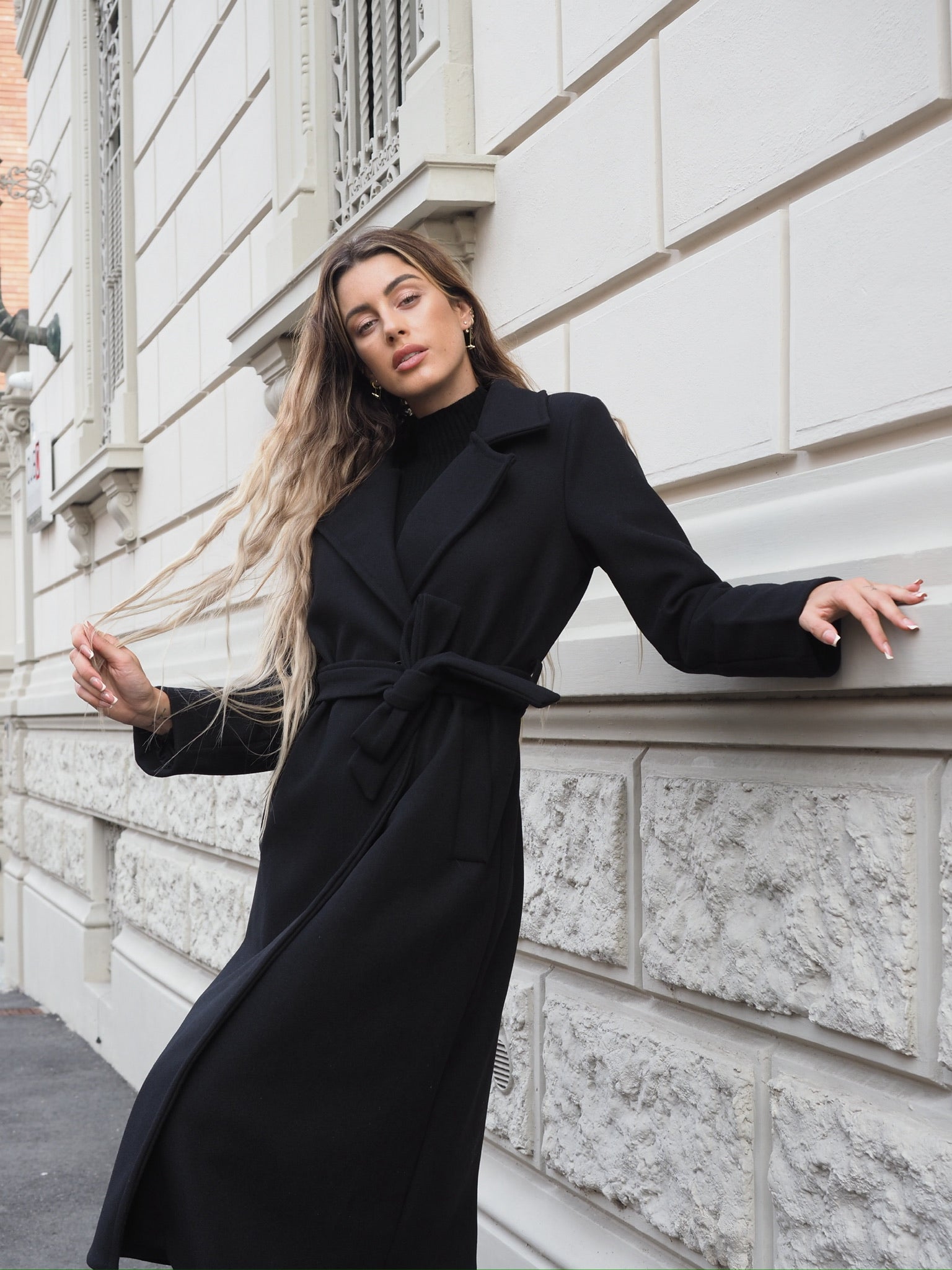 Cappotto nero con cintura - R.a. Boutique 