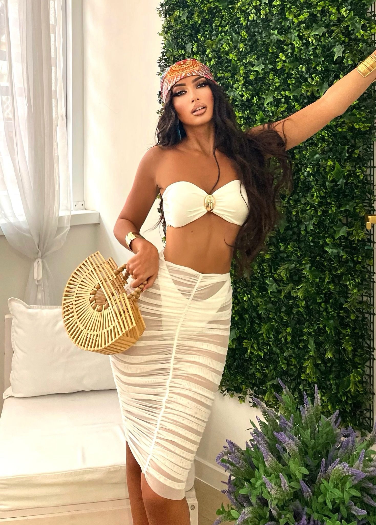 Bikini bianco tre pezzi con gioiello e gonna drappeggiata - R.a. Boutique