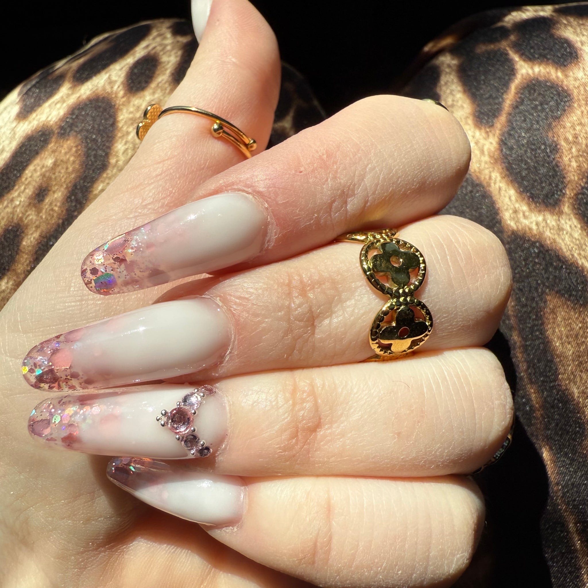 Anello fascia oro con fiori - R.a. Boutique