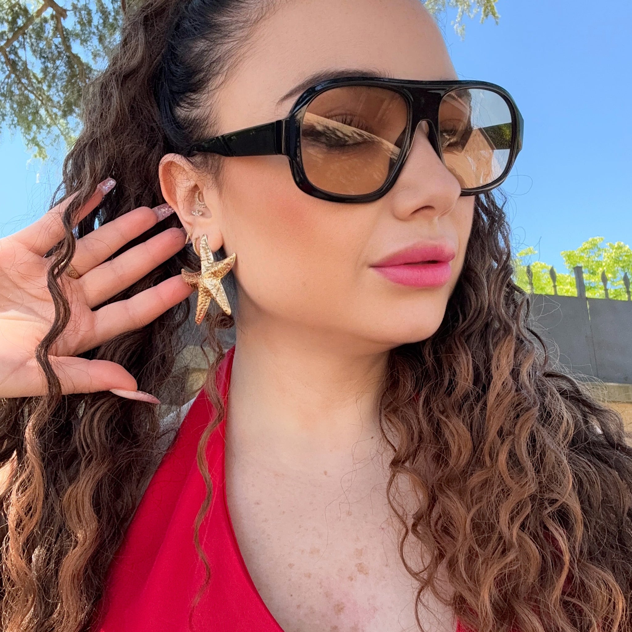 Orecchini con stella marina bombata oro - R.a. Boutique