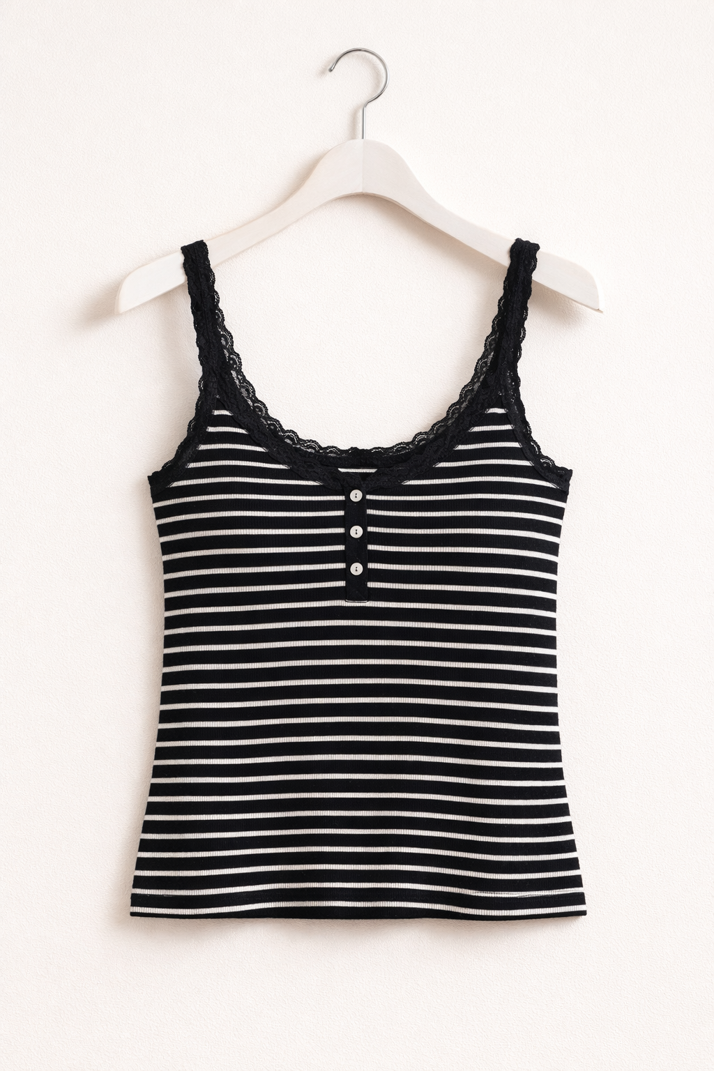 Top con pizzo e bottoncini a righe