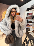 Pelliccia Ecologica con Dettaglio Nero – Oversize Glam - R.a. Boutique