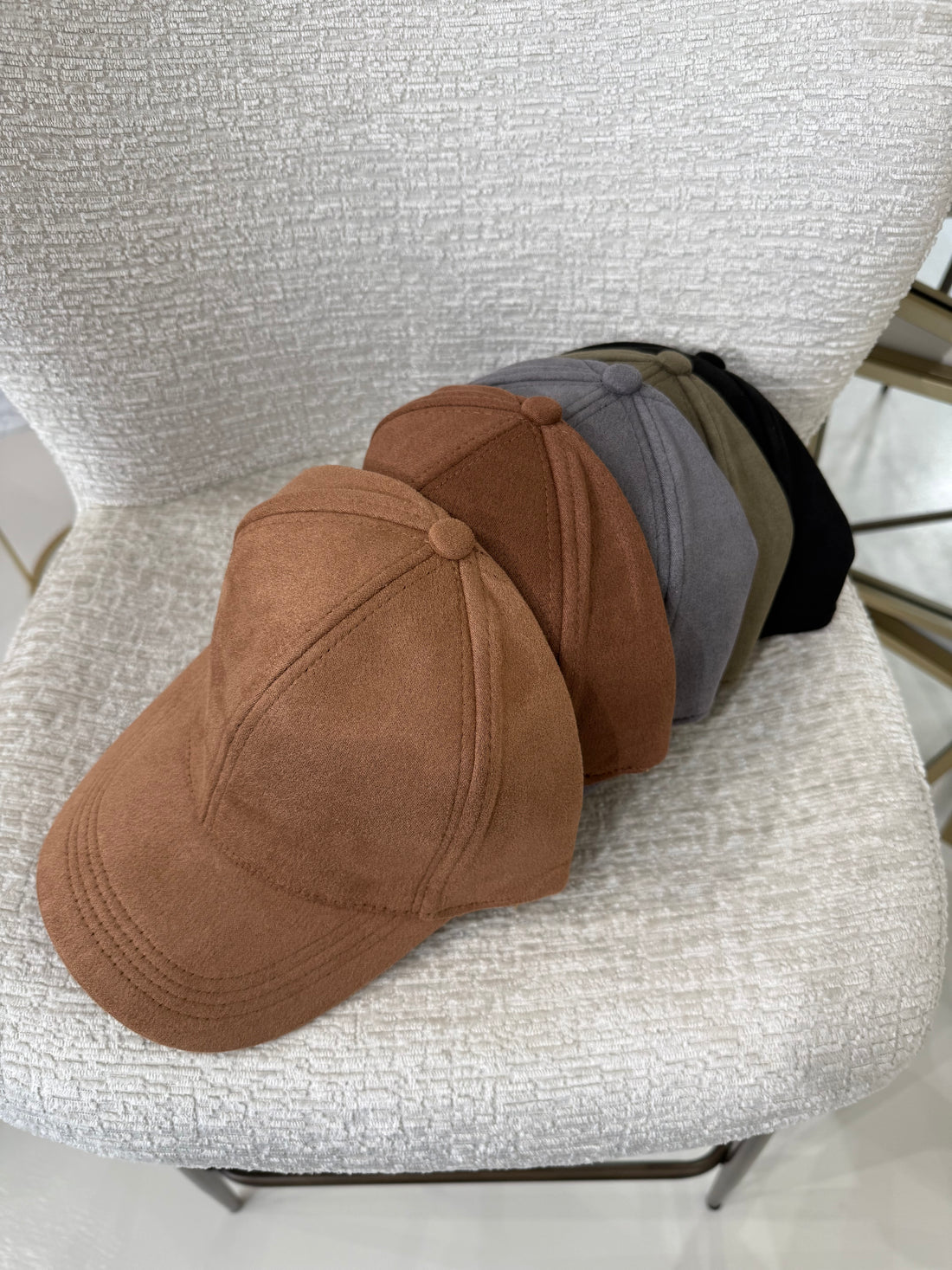 Cappello con visiera camoscio - R.a. Boutique