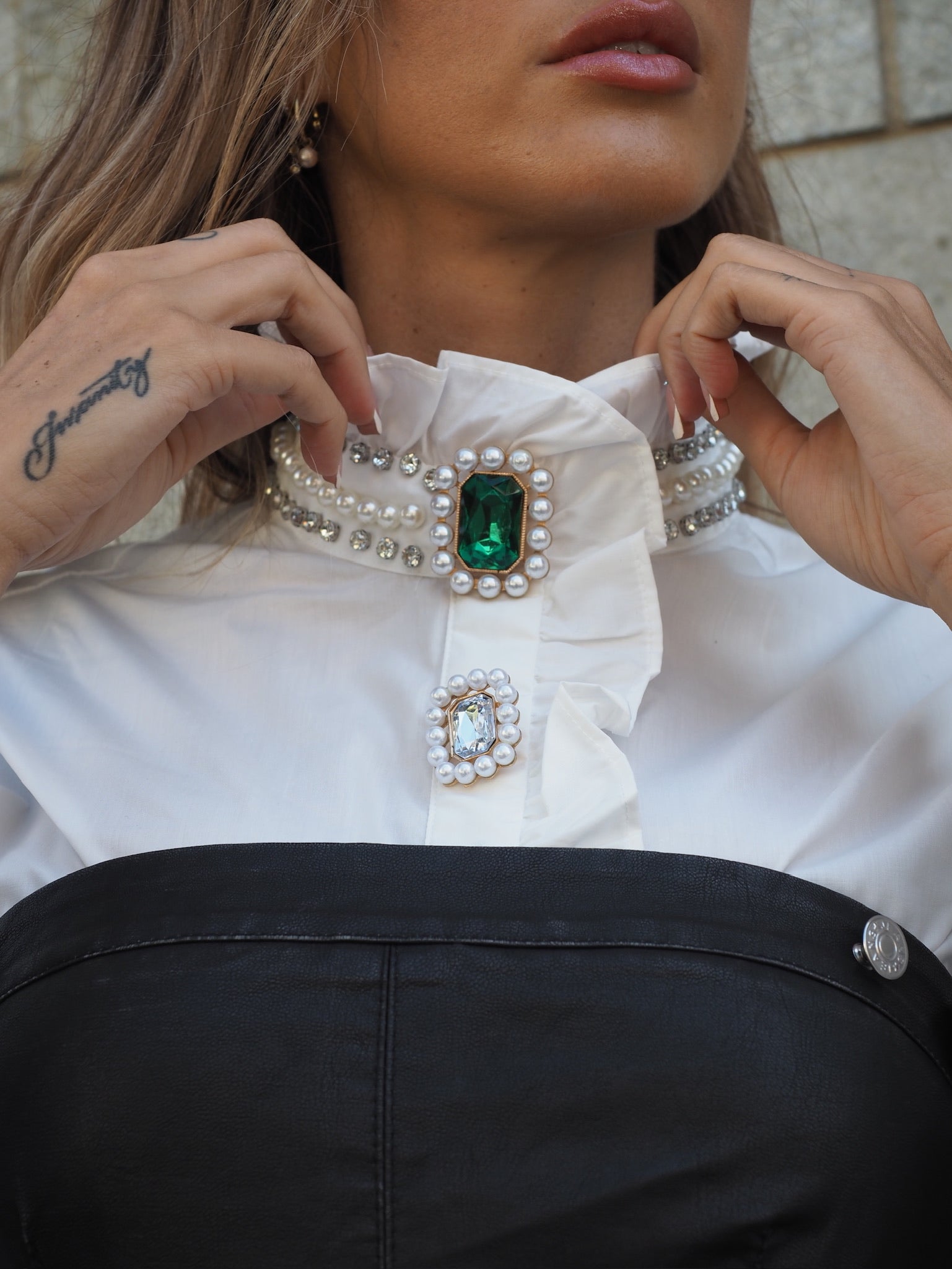 Camicia con bottoni gioiello - R.a. Boutique 