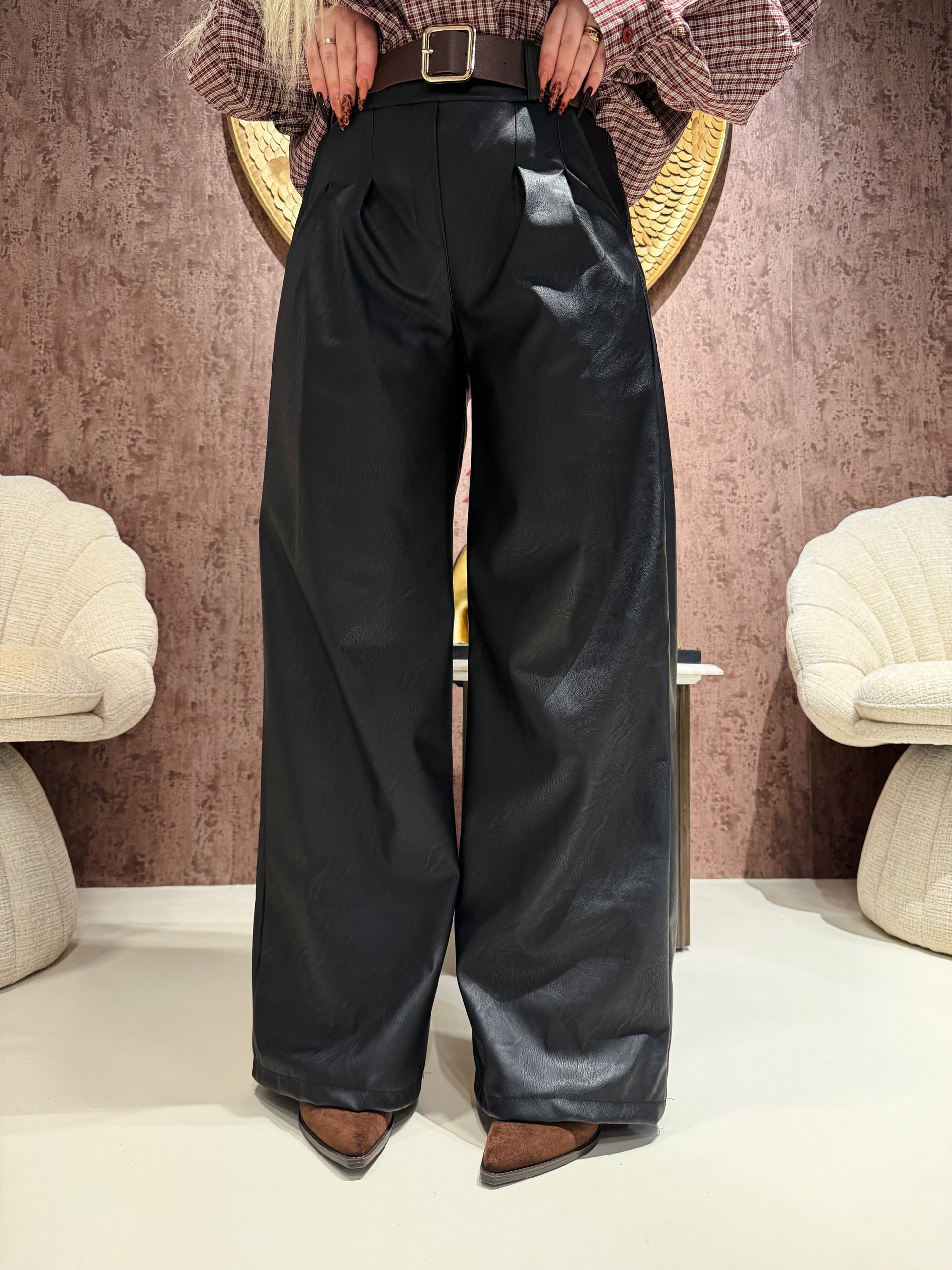 Pantalone in ecopelle con cintura - R.a. Boutique