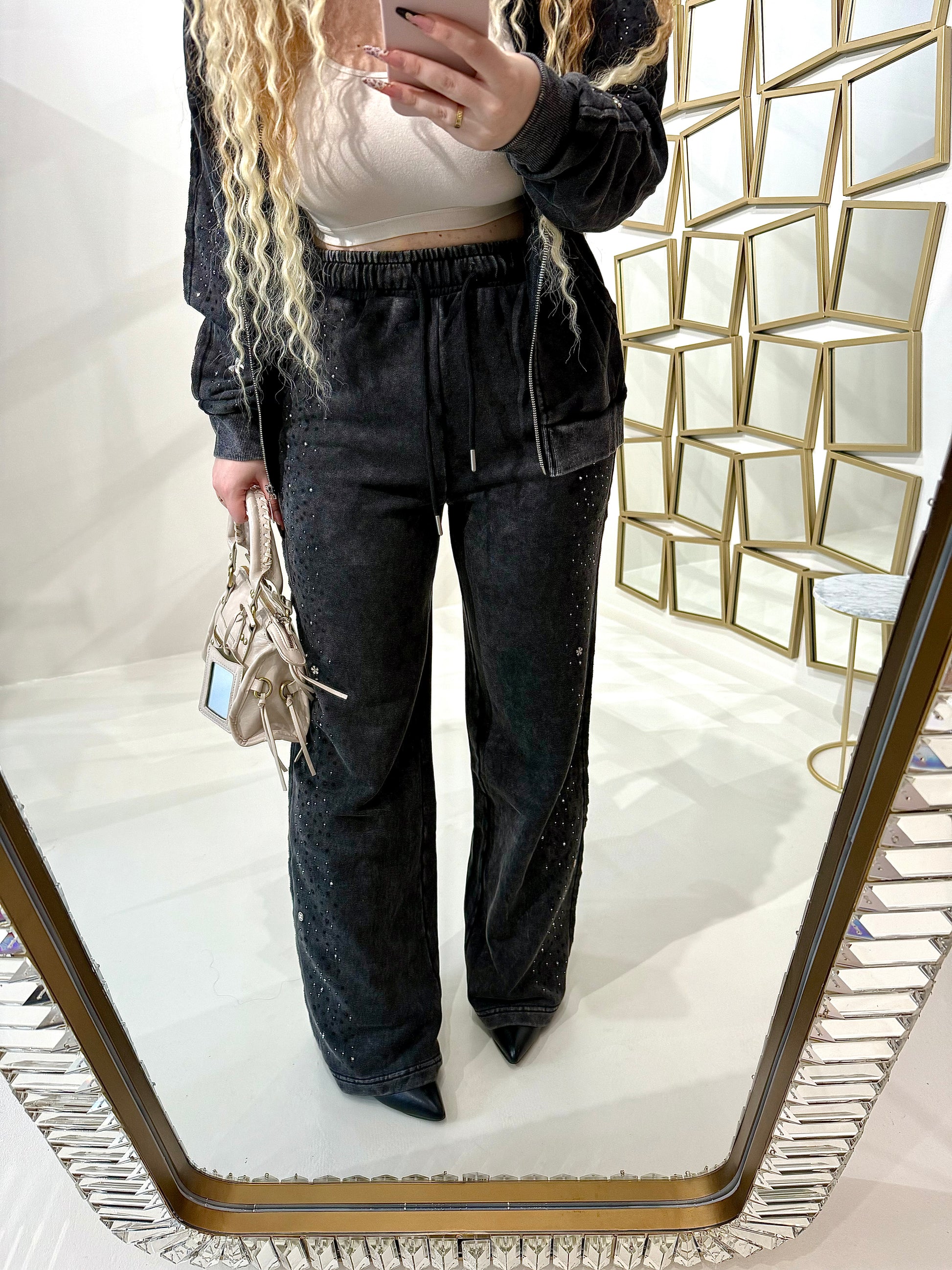 Completo con felpa over e brillantini pantalone a zampa - R.a. Boutique