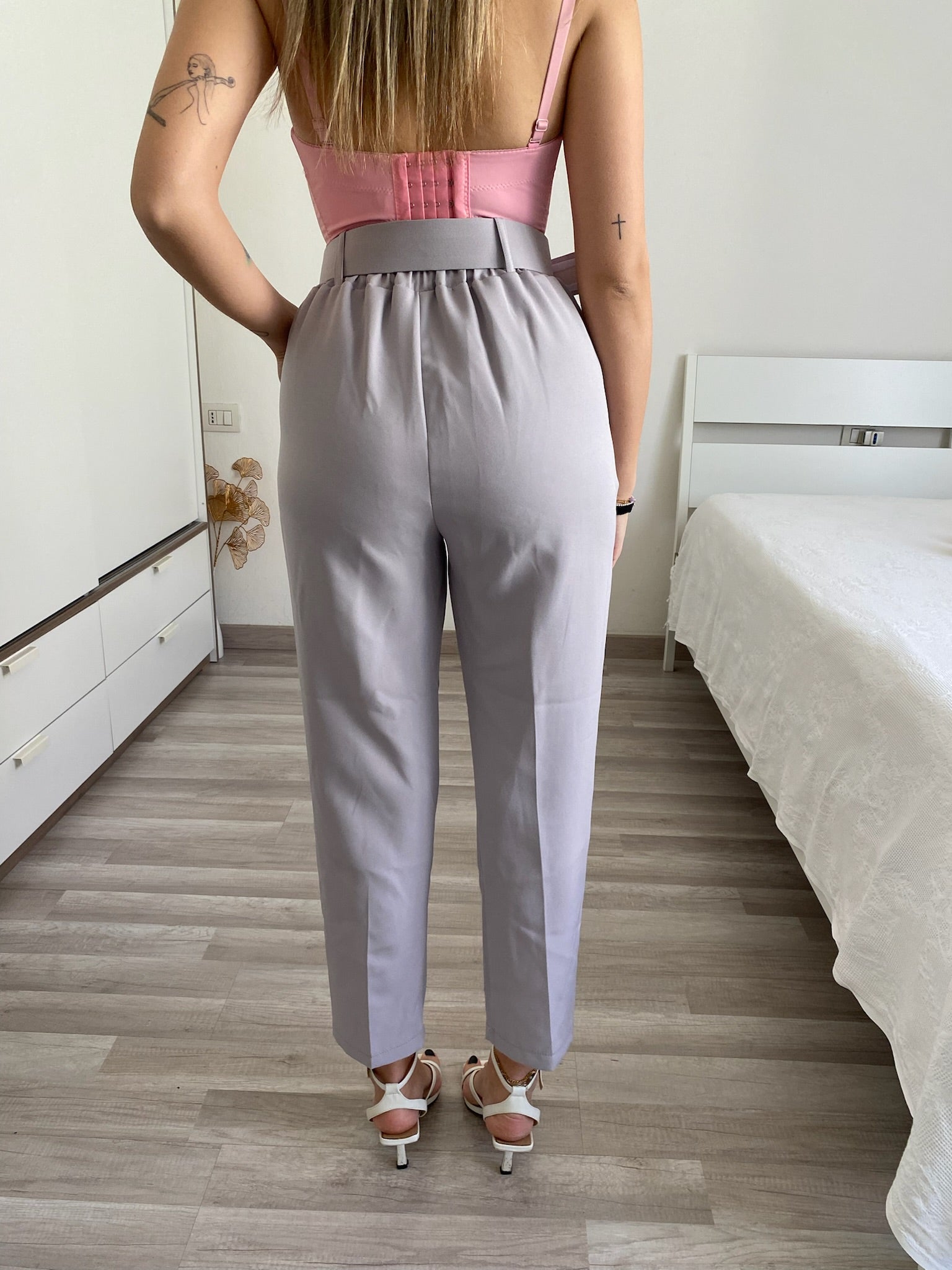 Completo giacca e pantaloni grigio polvere - R.a. Boutique 