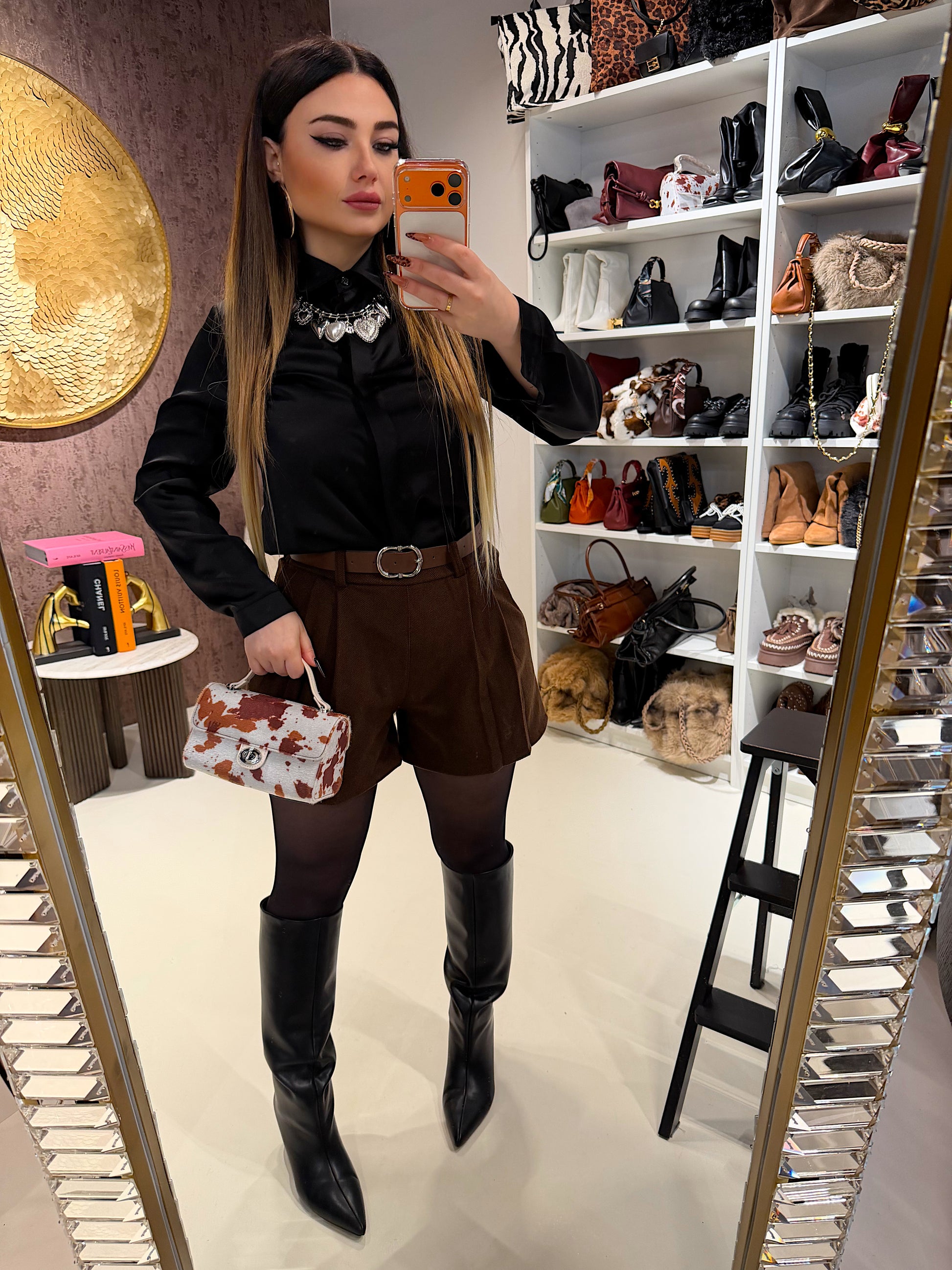 Short choco in panno con cintura - R.a. Boutique