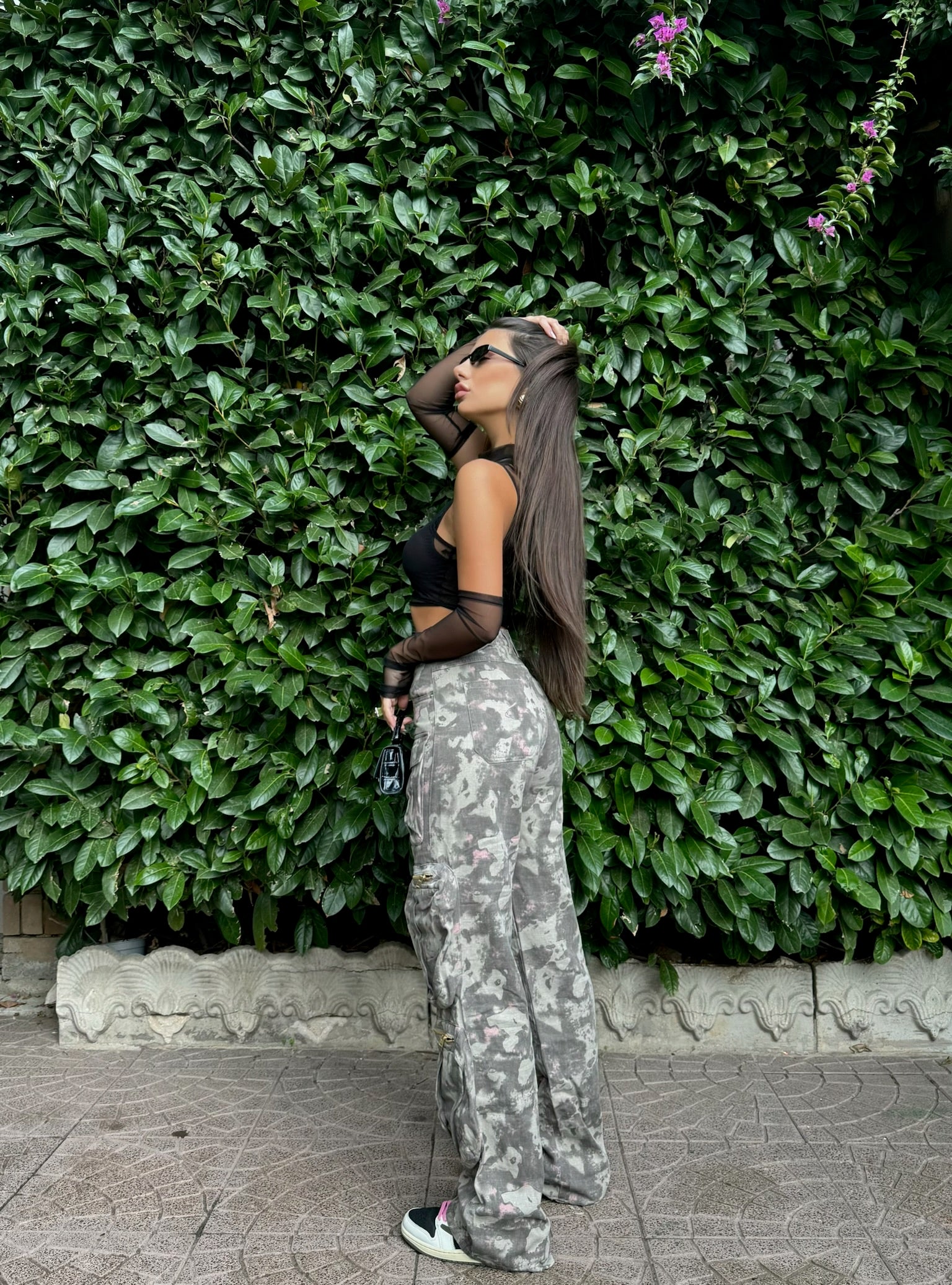 Top nero in velo con manicotti - R.a. Boutique 