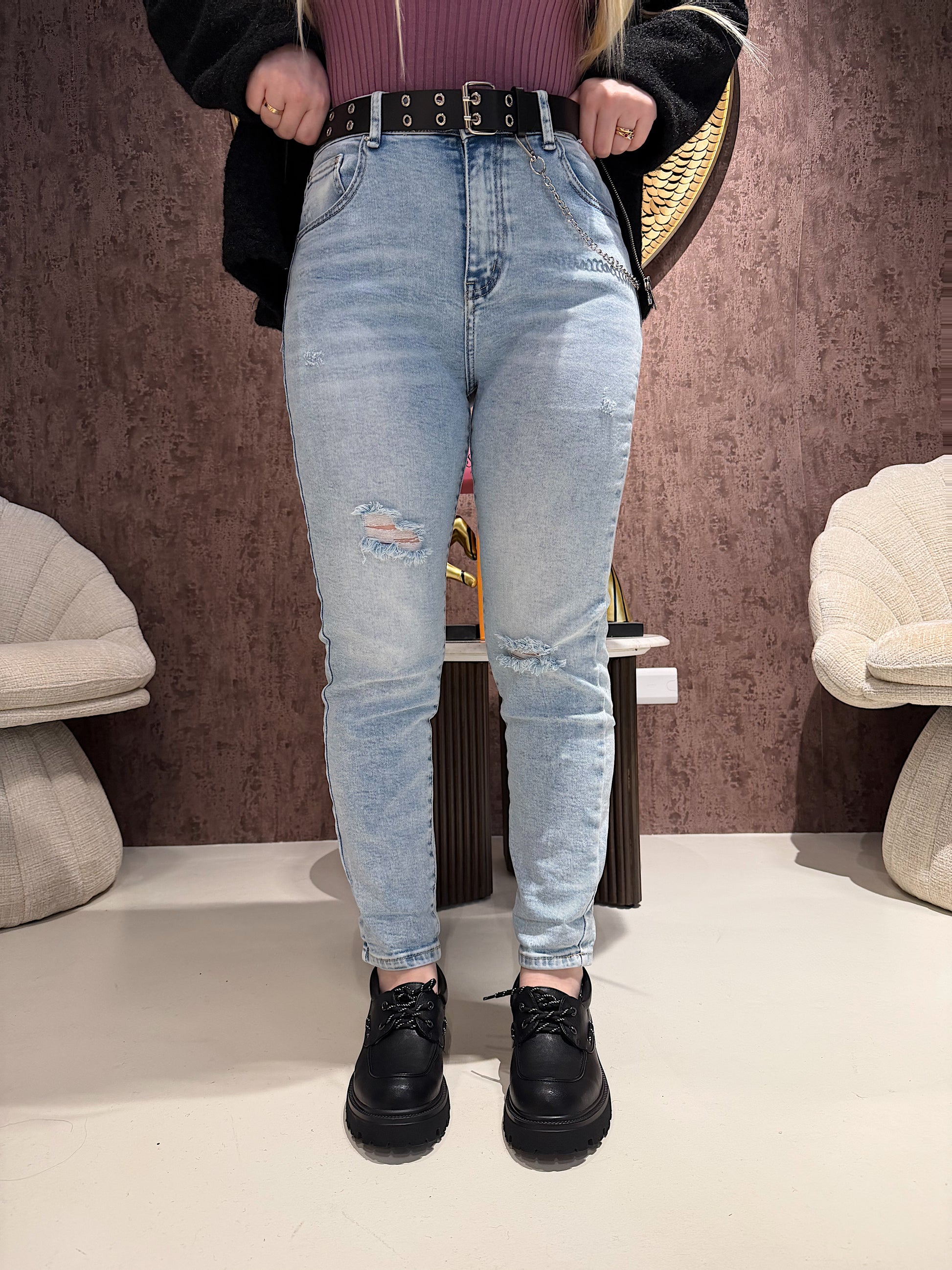 Jeans aderente con cintura e catenina - R.a. Boutique