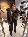 Pelliccia Ecologica con Dettaglio Nero – Oversize Glam - R.a. Boutique