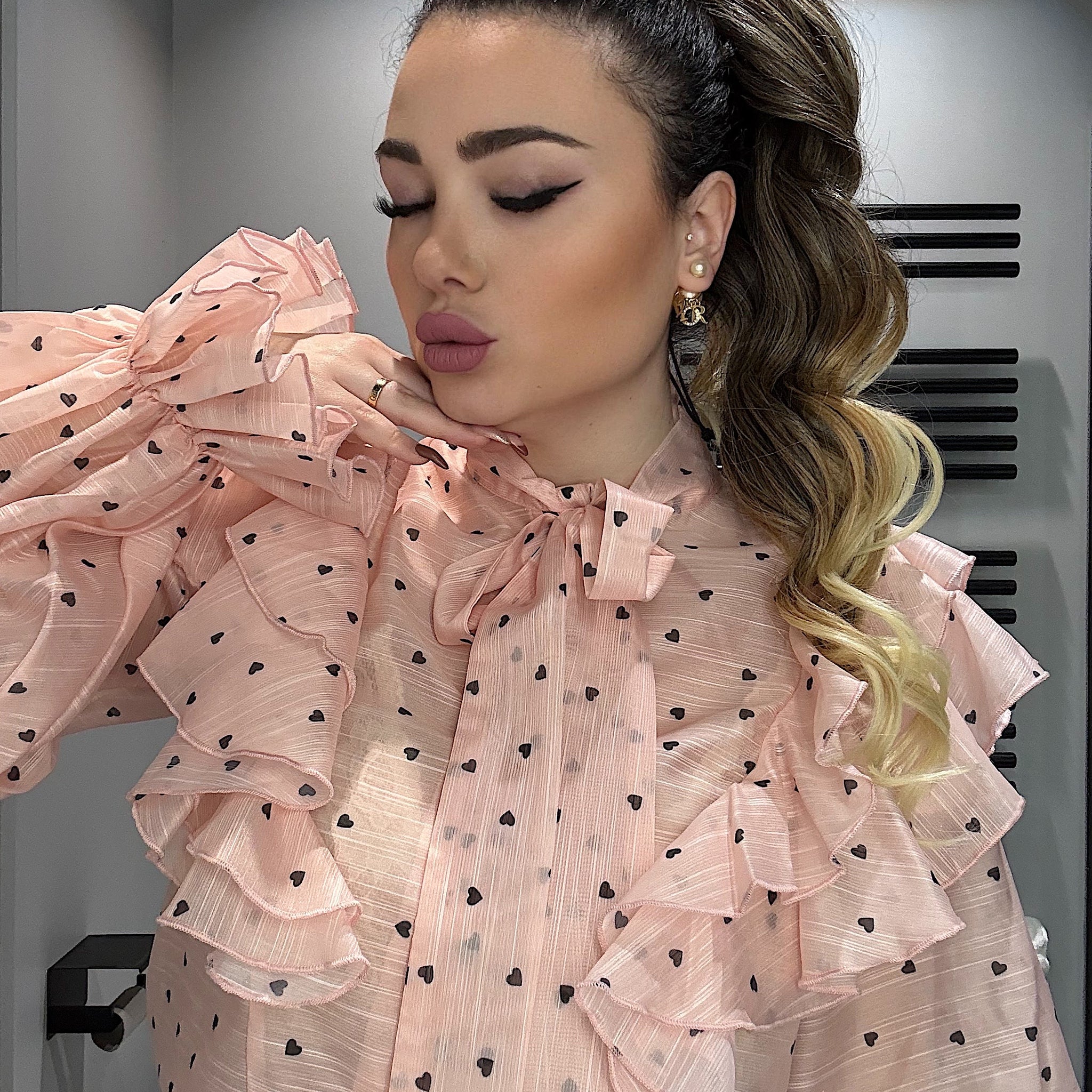 Camicia rosa con cuoricini