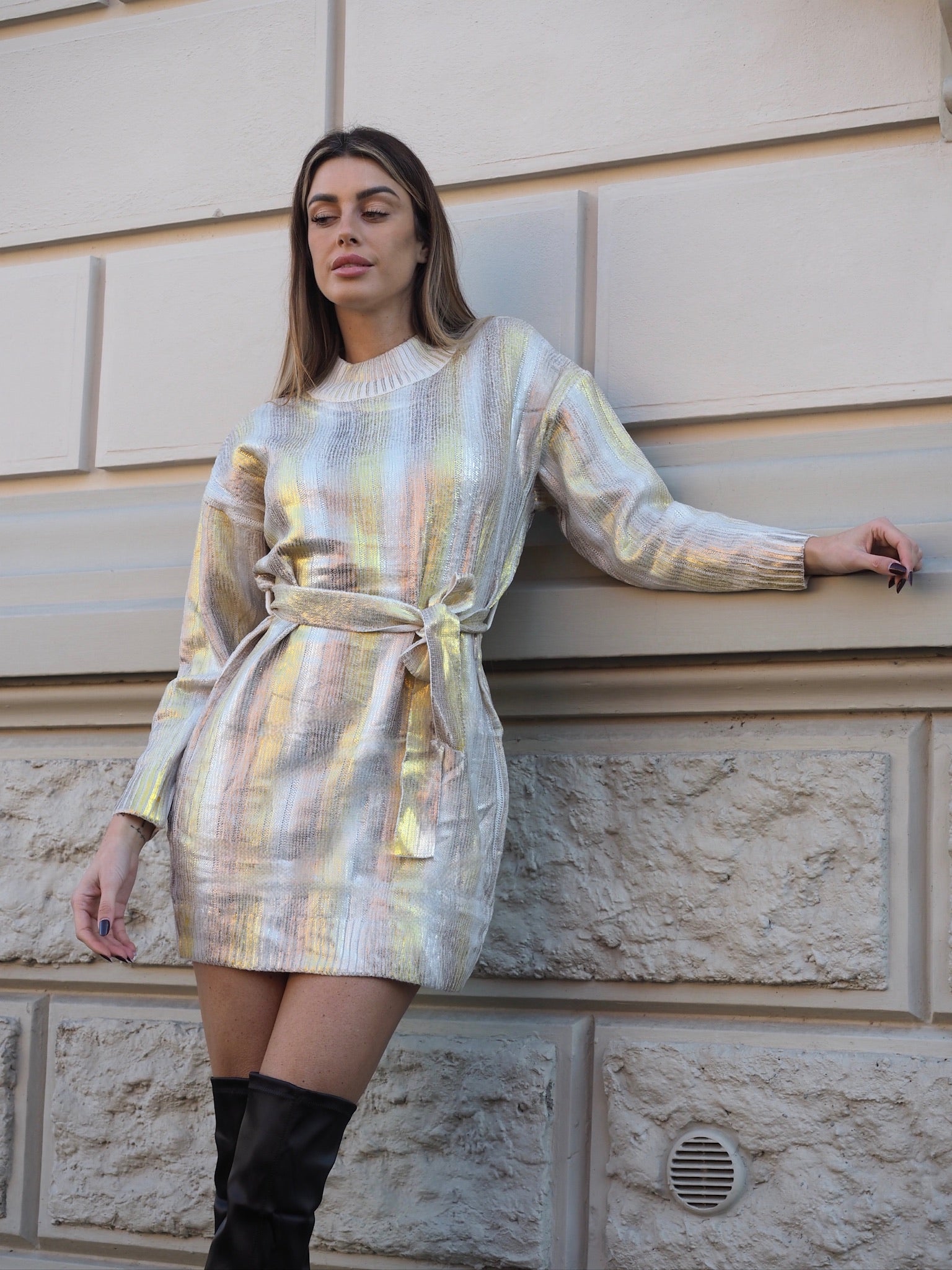 Abito in maglia gold con cintura - R.a. Boutique 
