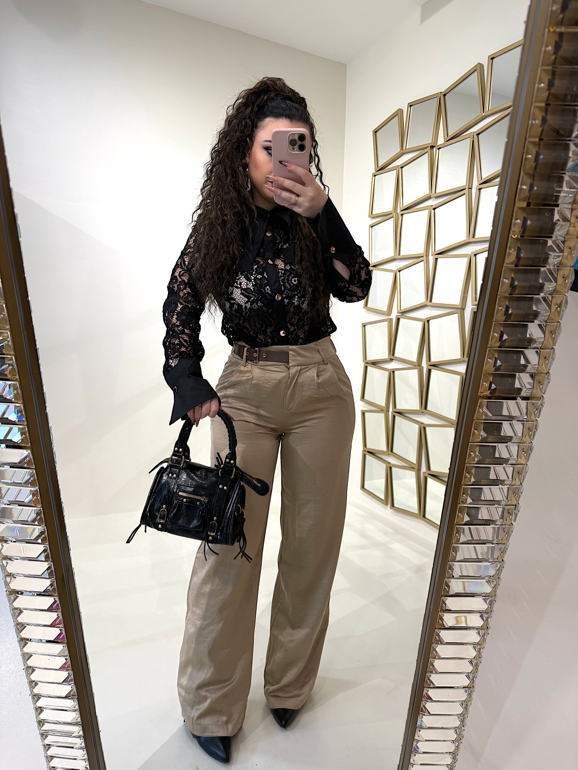 Camicetta in pizzo con bottoni oro - R.a. Boutique