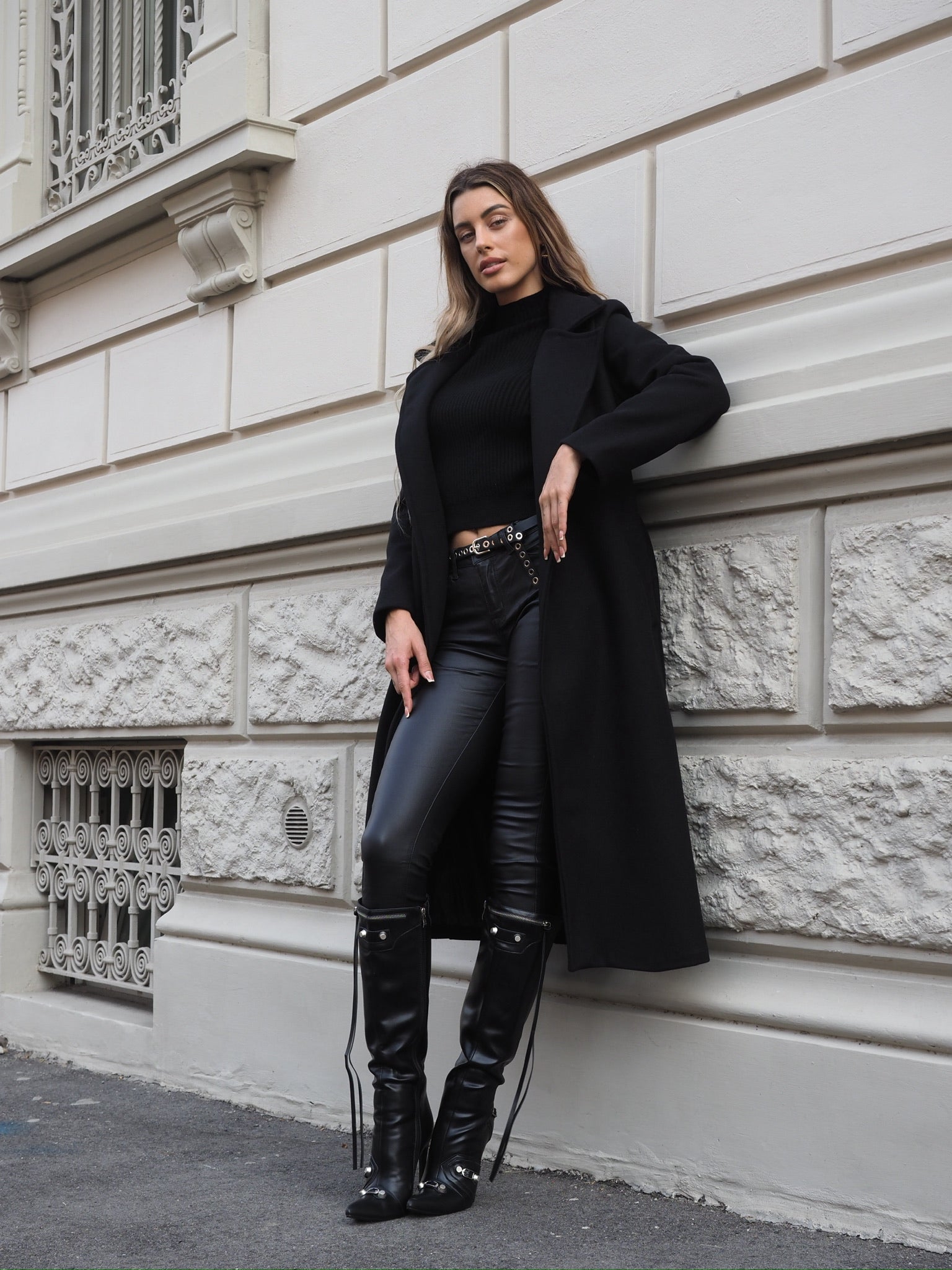 Cappotto nero con cintura - R.a. Boutique 