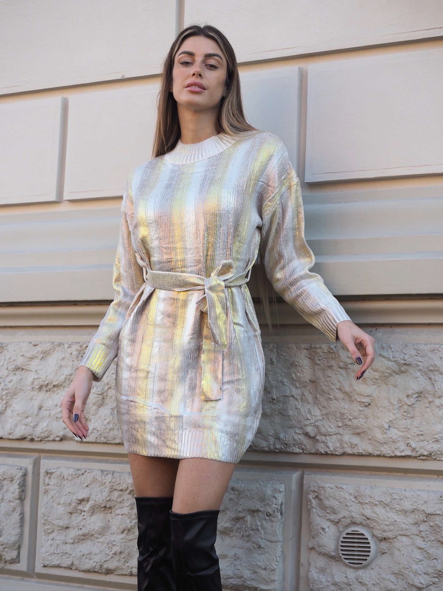 Abito in maglia gold con cintura - R.a. Boutique 