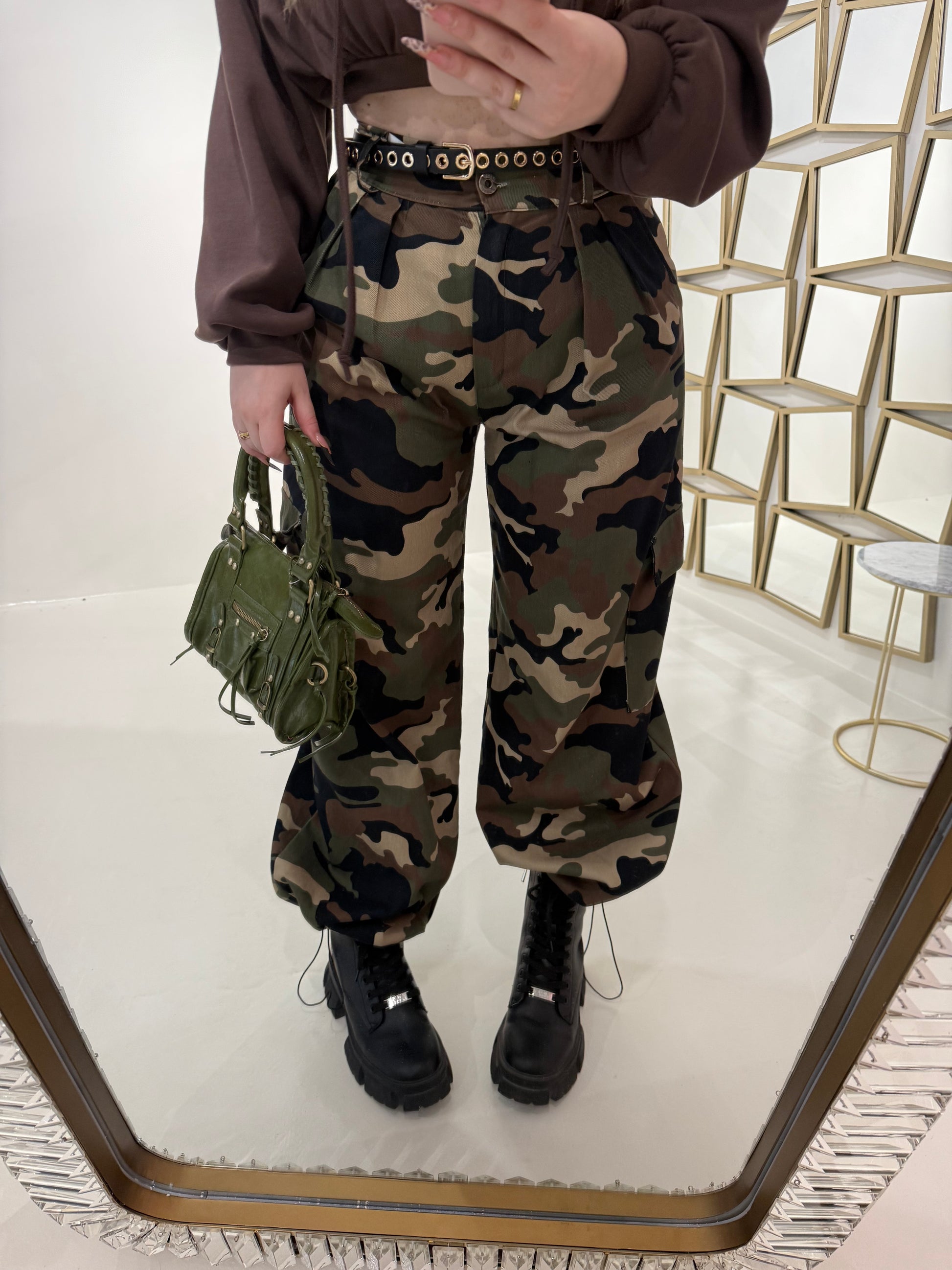 Completo pantalone e top camouflage - R.a. Boutique