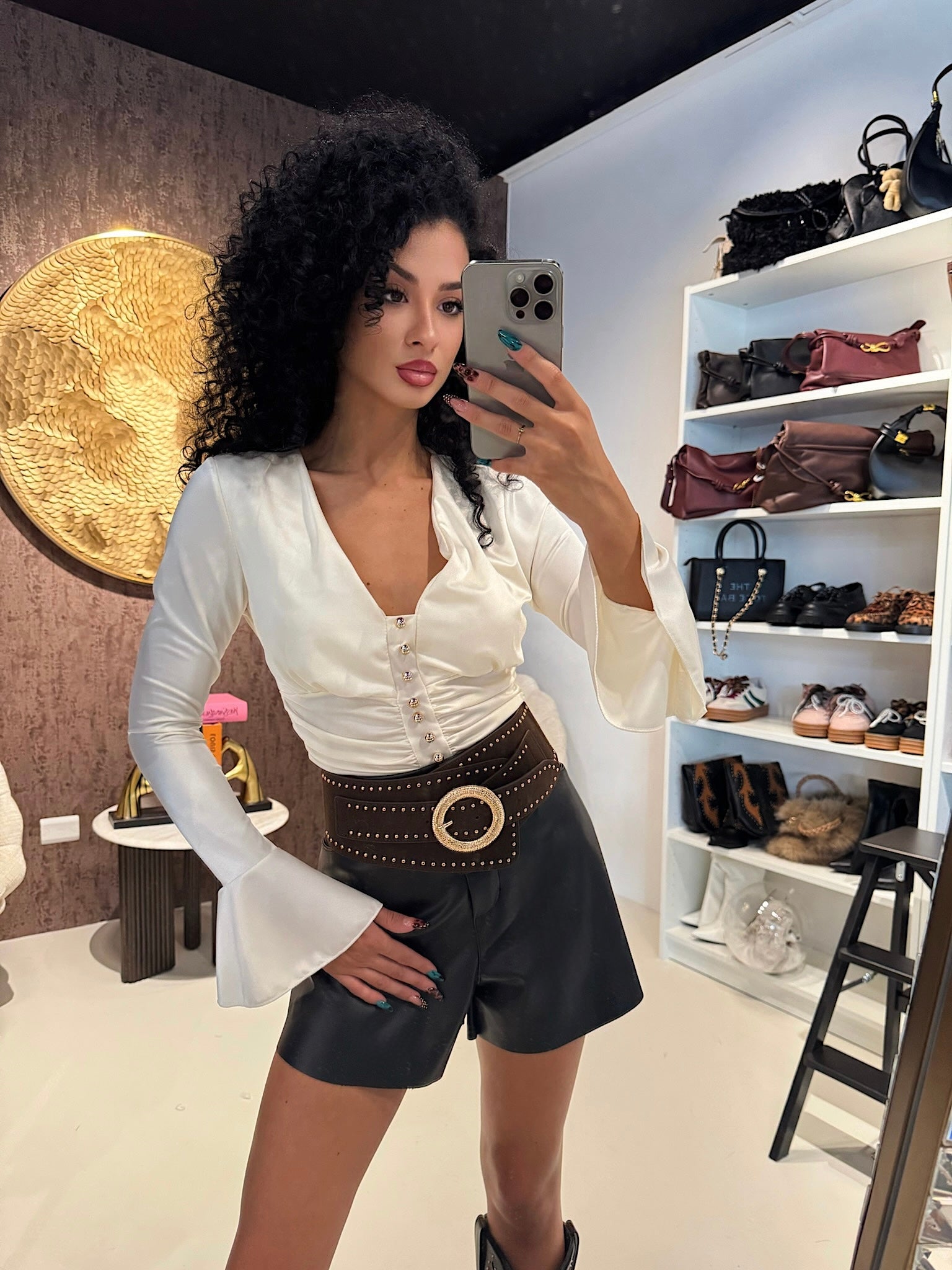 Body con bottoni oro e manica voilant - R.a. Boutique