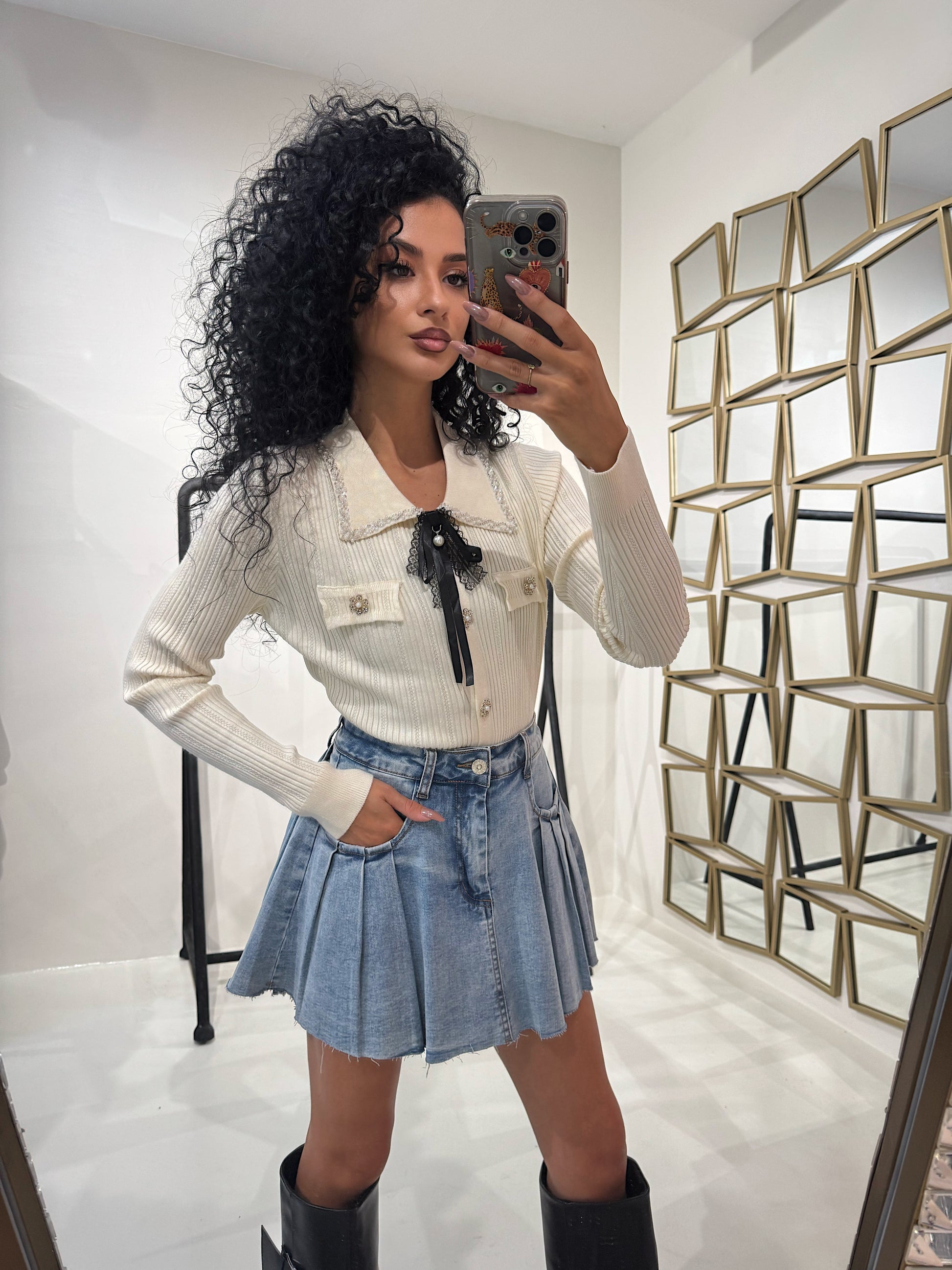 Maglioncino con perline e bottone a fiori - R.a. Boutique