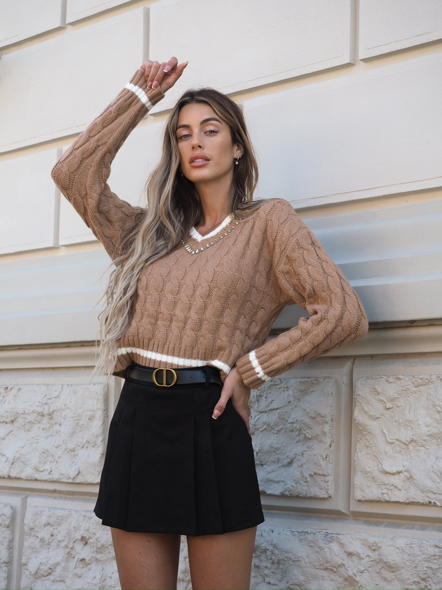 Maglione Camel con scollo e strass - R.a. Boutique 