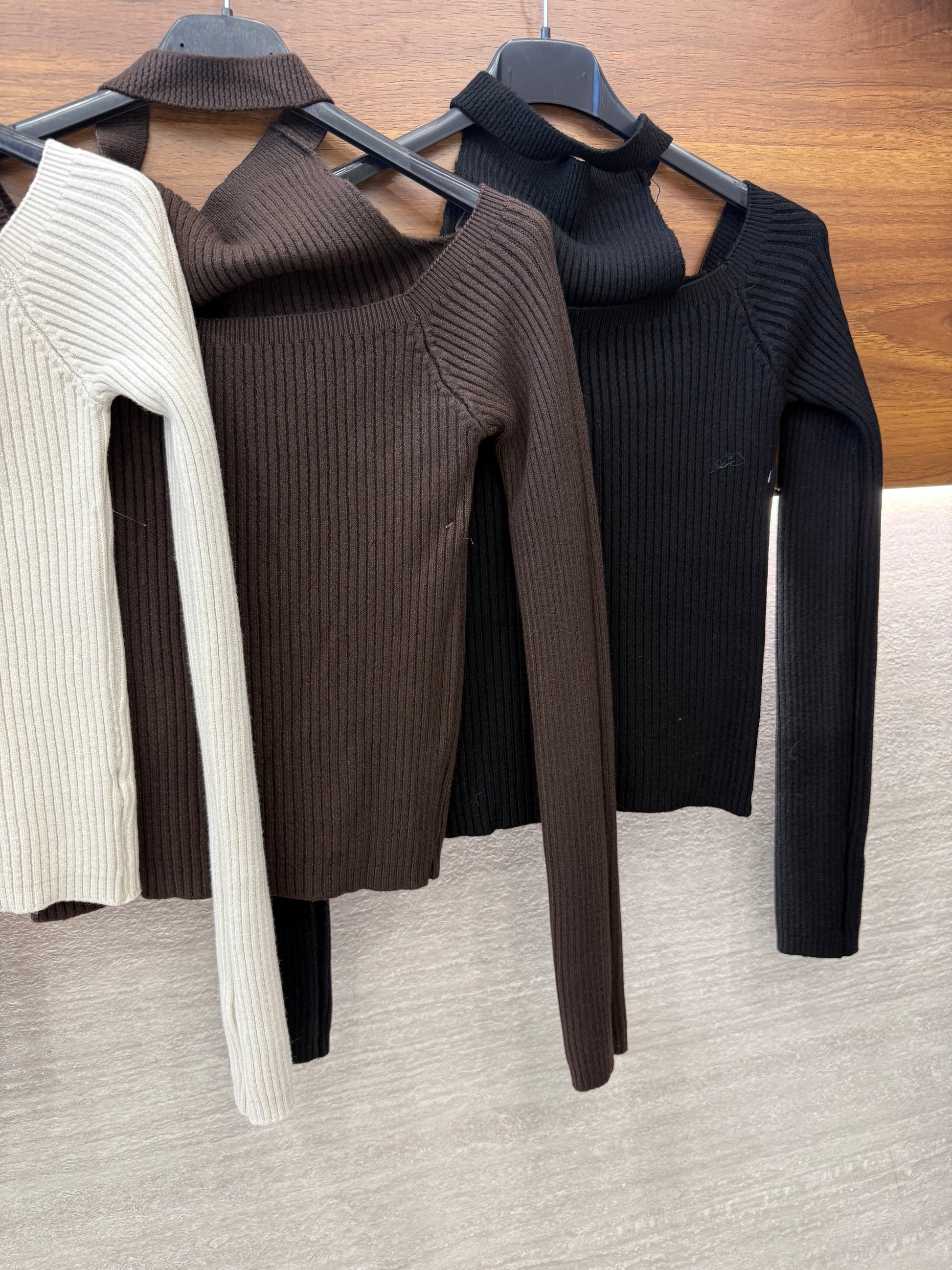 Maglia a costine con choker - R.a. Boutique