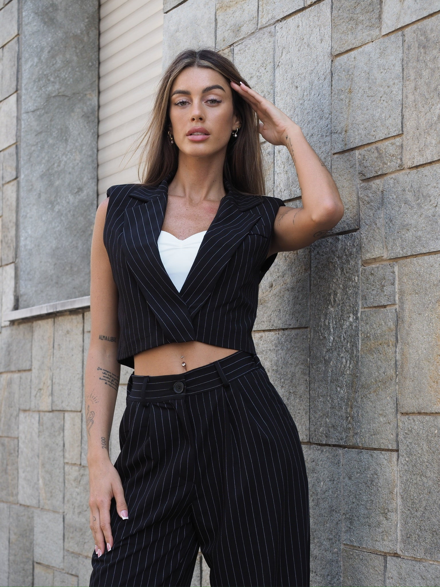 Completo smanicato e pantalone gessato nero - R.a. Boutique 