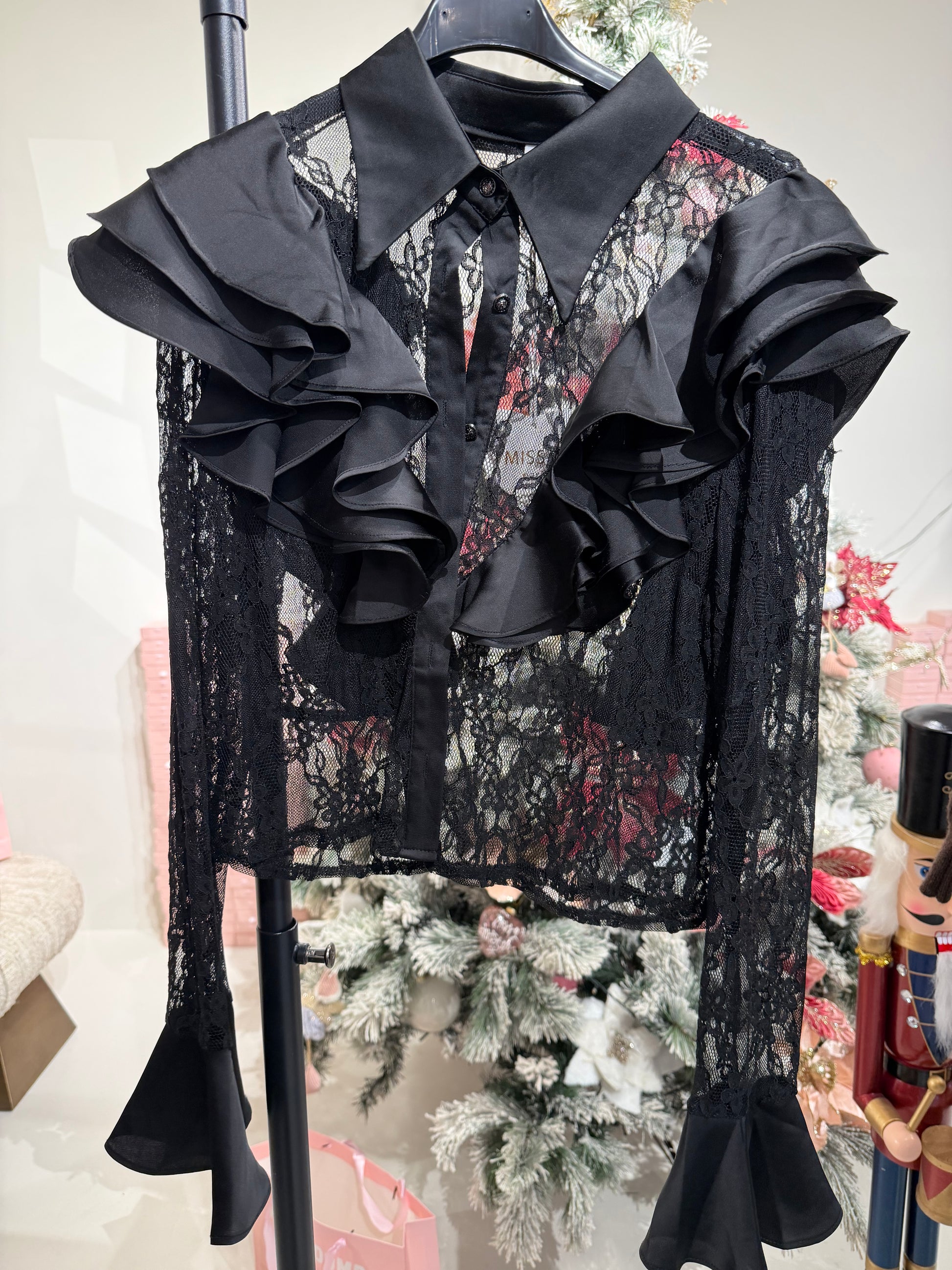 Camicetta in pizzo con voilant - R.a. Boutique