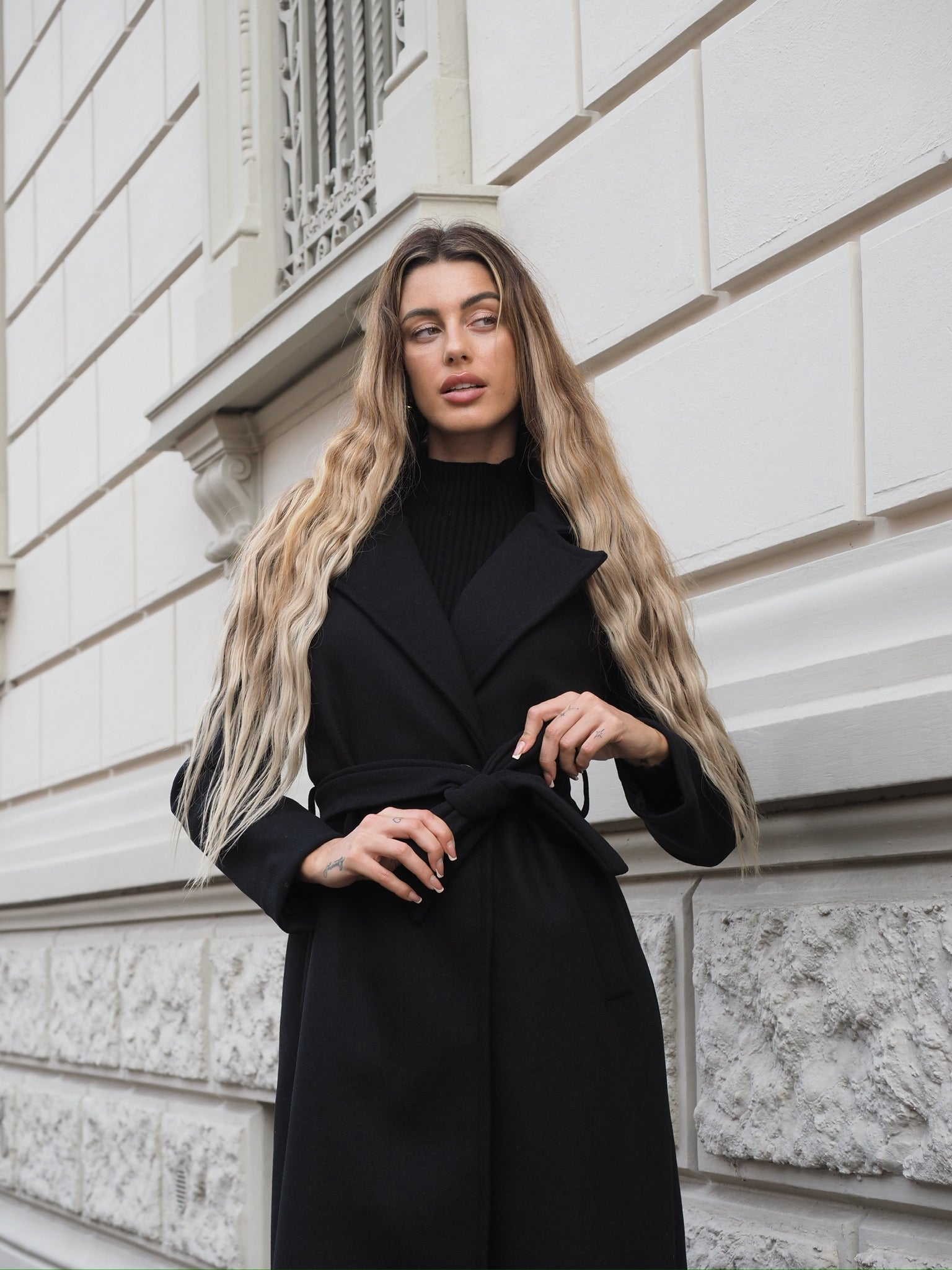 Cappotto nero con cintura - R.a. Boutique 