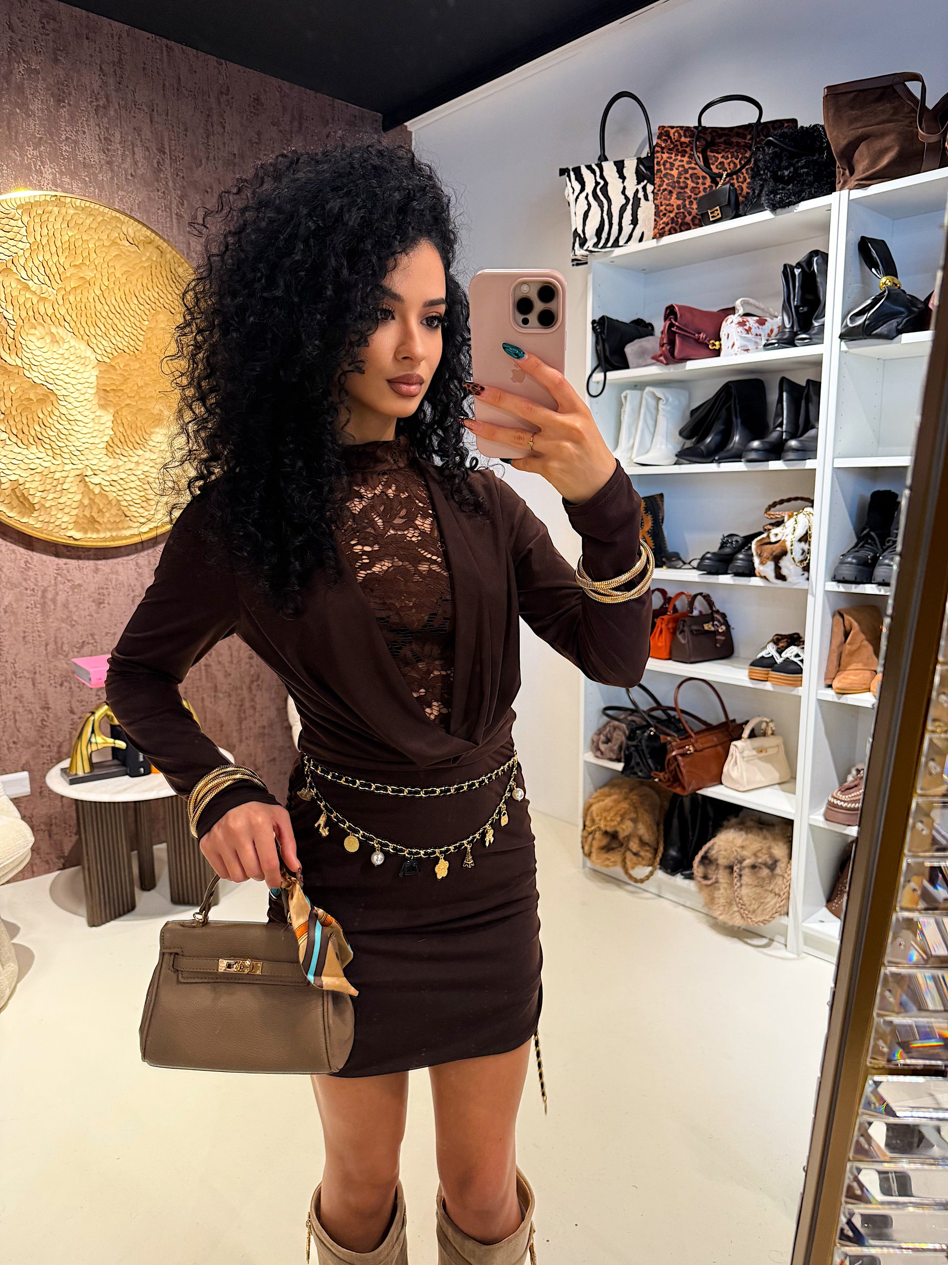 Abito con scollo in pizzo e drappeggio laterale - R.a. Boutique