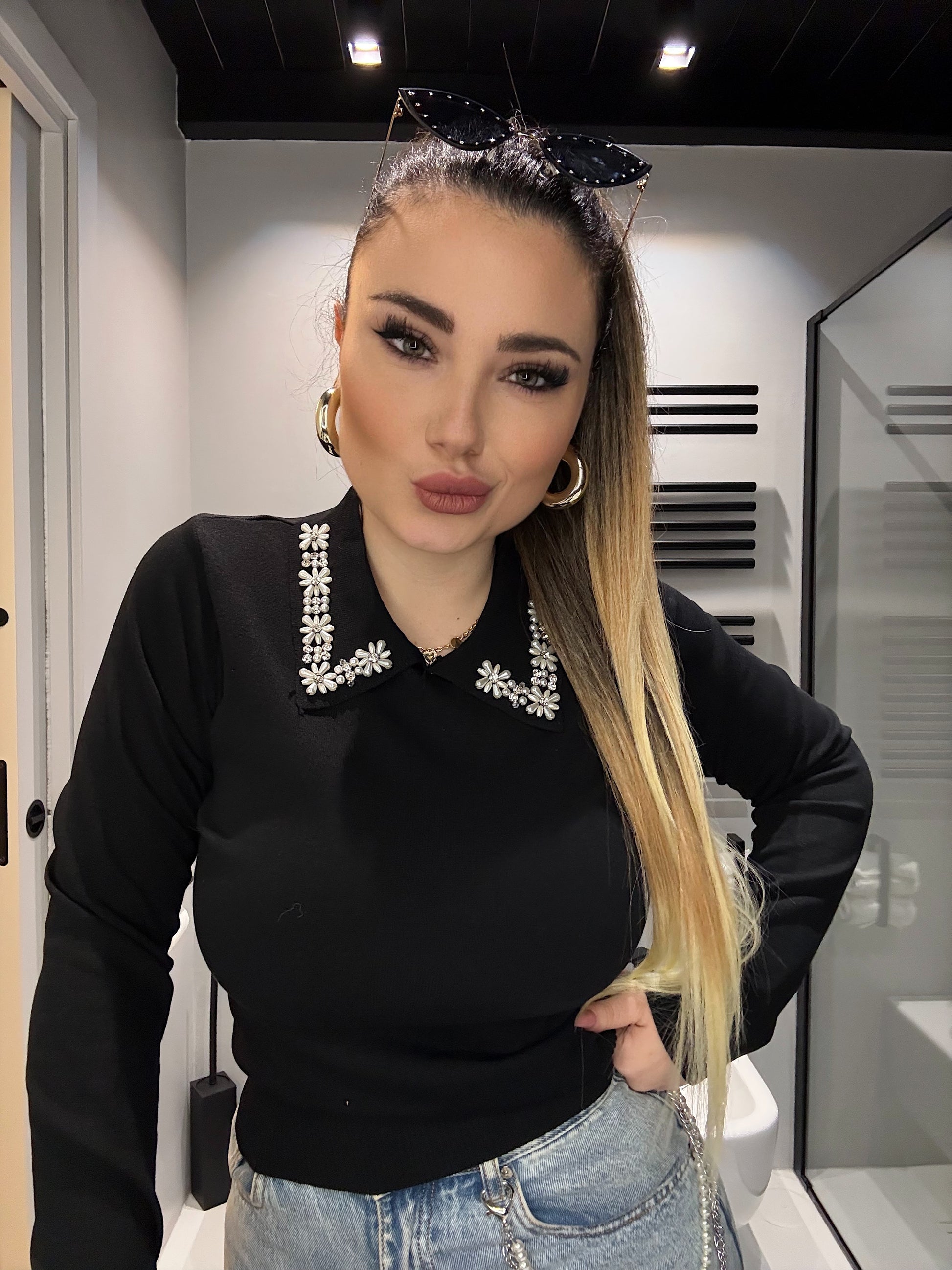 Maglioncino nero con strass e perle - R.a. Boutique