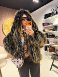 Pelliccia Ecologica con Dettaglio Nero – Oversize Glam - R.a. Boutique