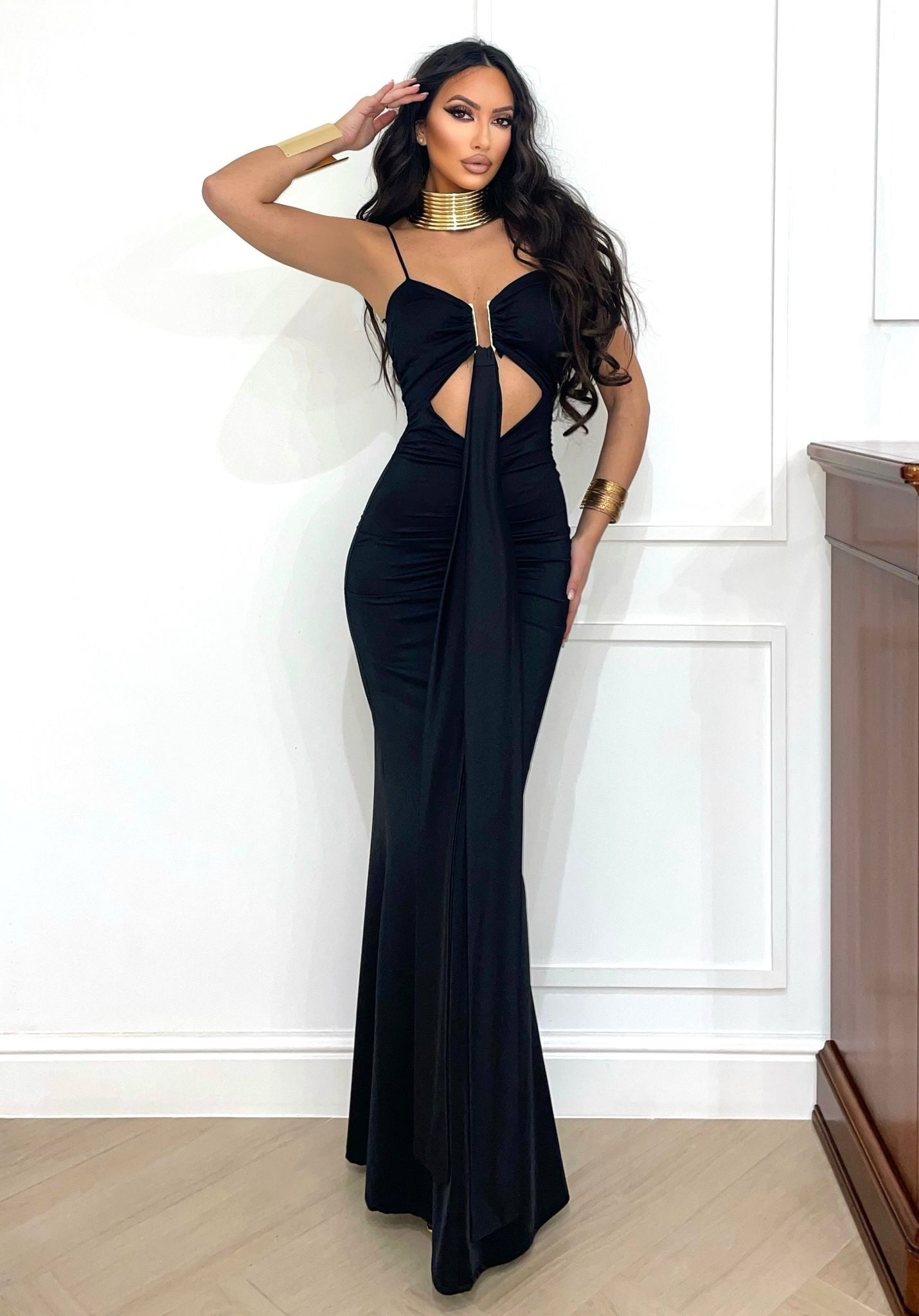 Abito lungo nero scollo a U e fusciacca - R.a. Boutique