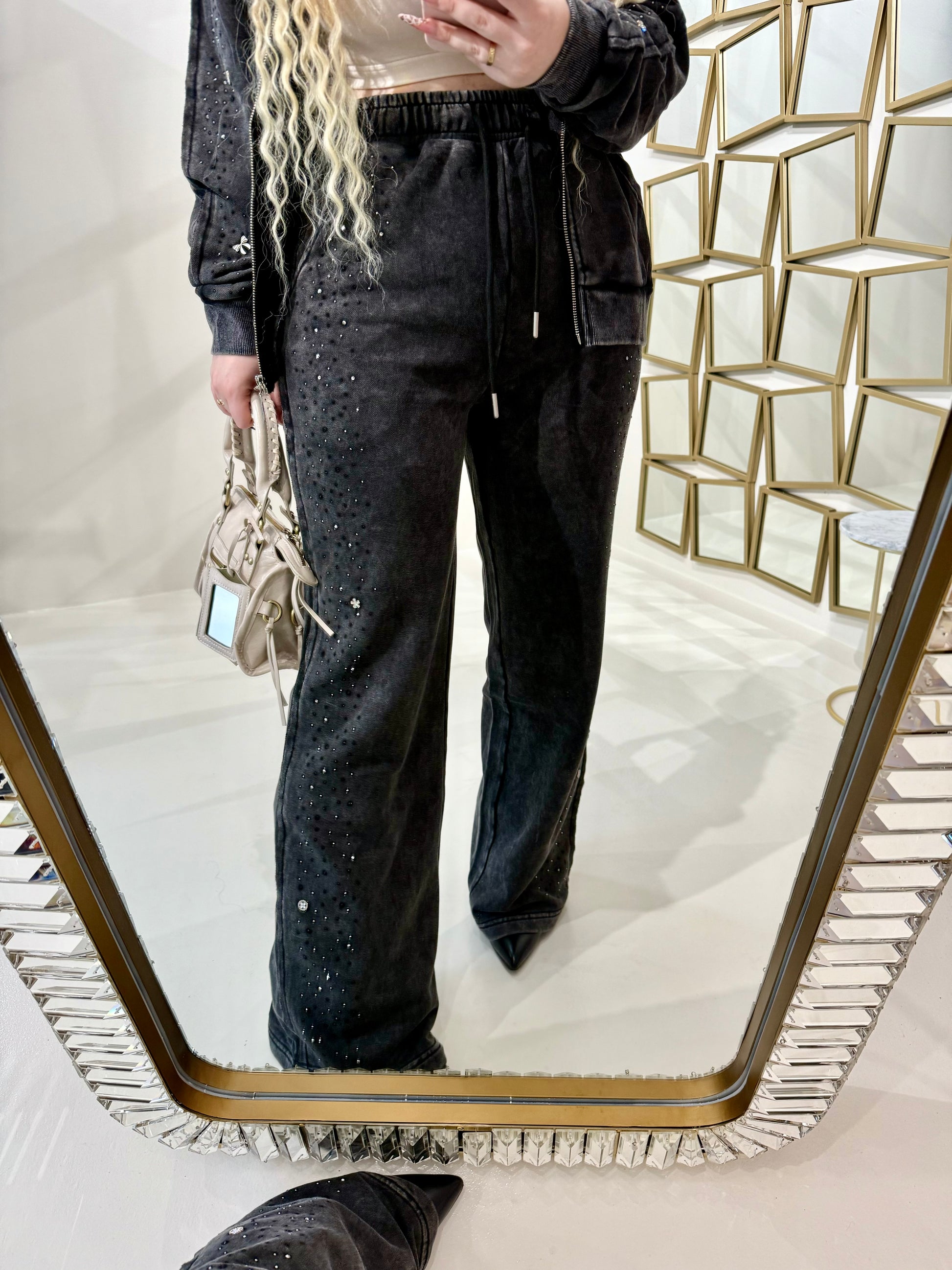 Completo con felpa over e brillantini pantalone a zampa - R.a. Boutique