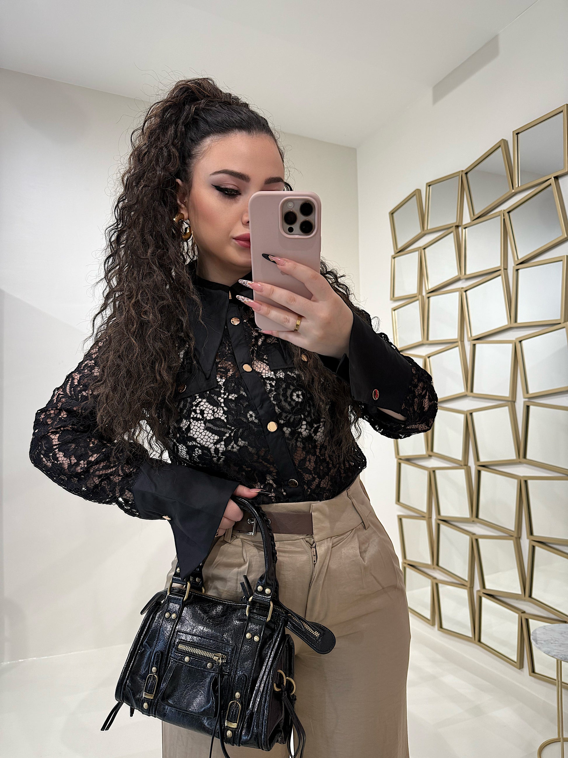 Camicetta in pizzo con bottoni oro - R.a. Boutique