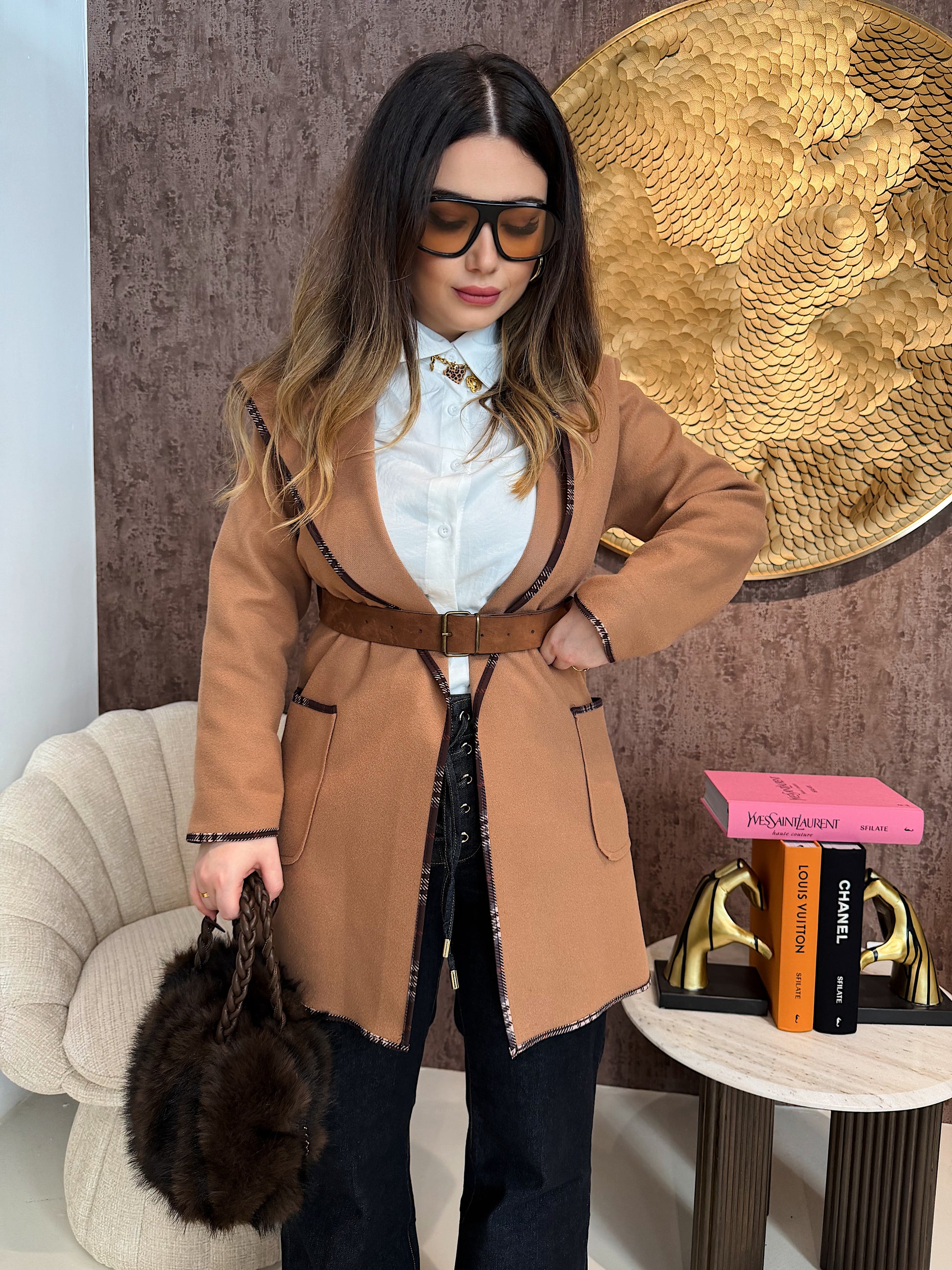 Cappotto Corto con Cintura in Vita e Dettagli - R.a. Boutique
