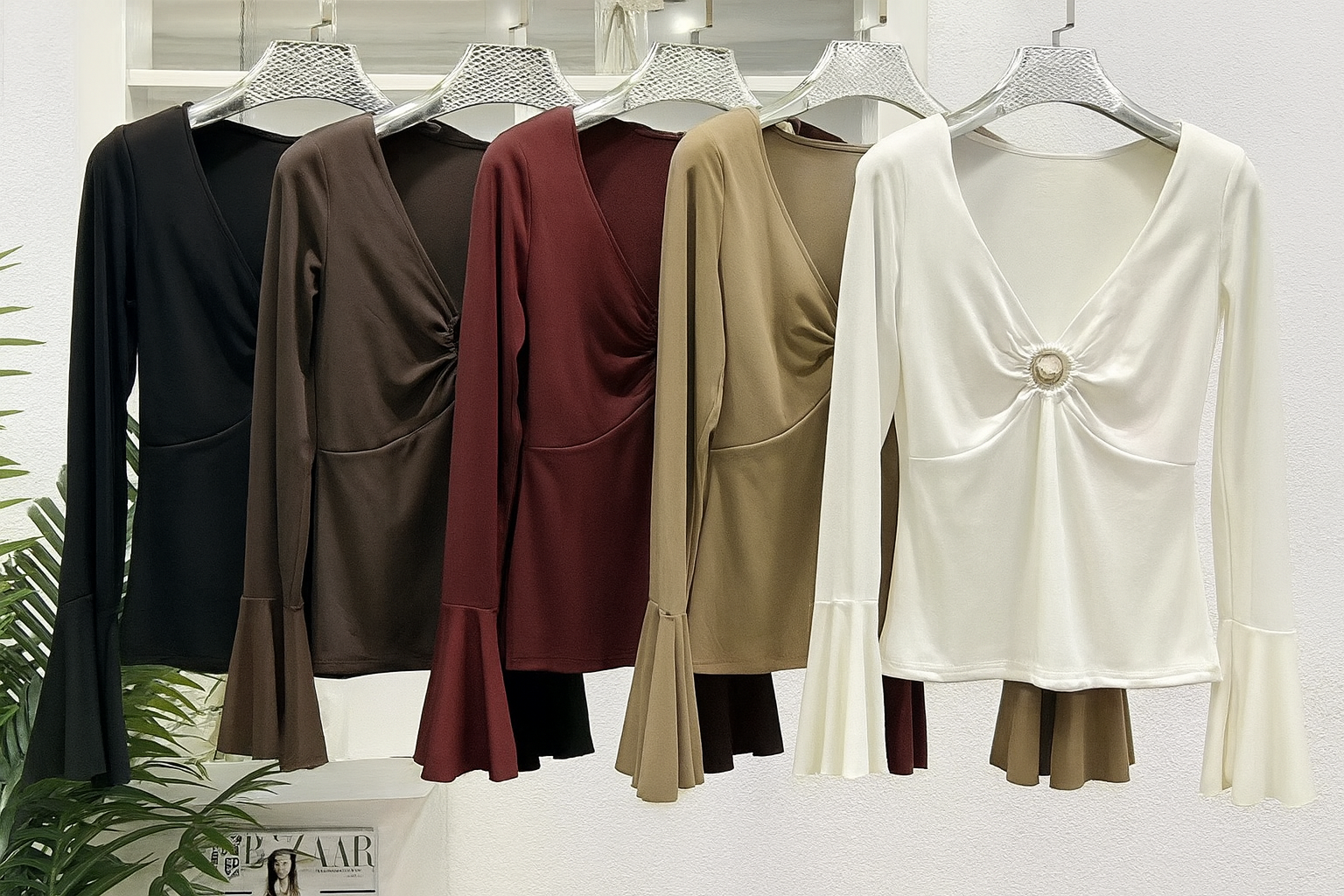 Blusa Elegante con gioiello e Maniche Svasate - R.a. Boutique