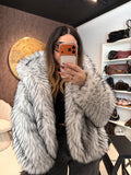 Pelliccia Ecologica con Dettaglio Nero – Oversize Glam - R.a. Boutique