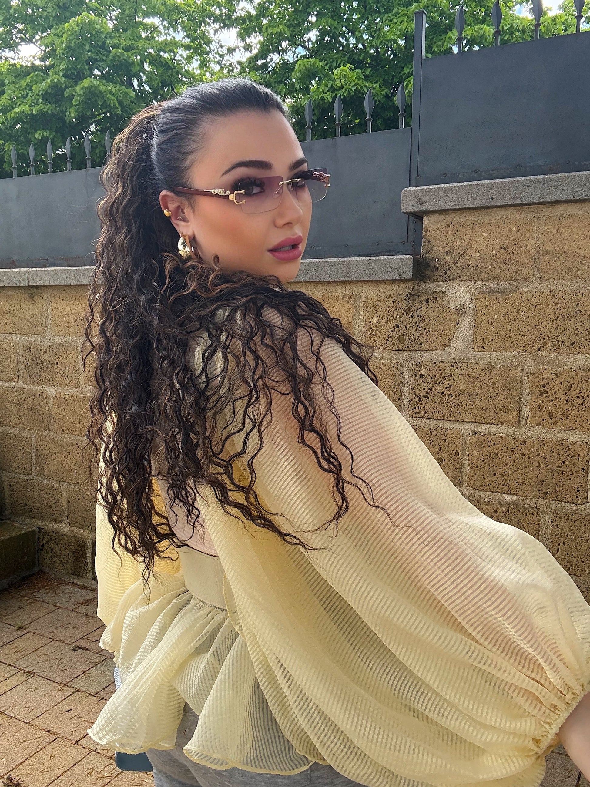 Camicia con maniche ampie e cinturone giallo - R.a. Boutique