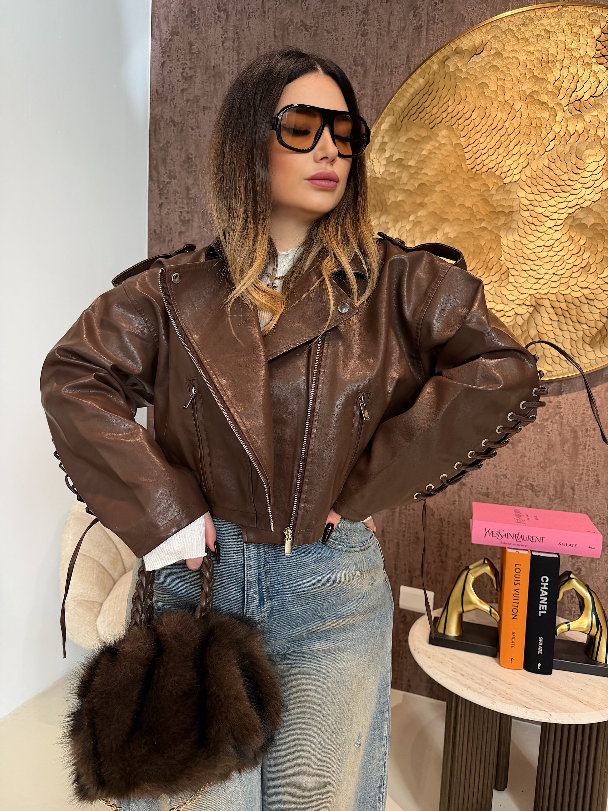 Giacca in Ecopelle con Lacci Posteriori e Zip Frontale – Alta Qualità - R.a. Boutique