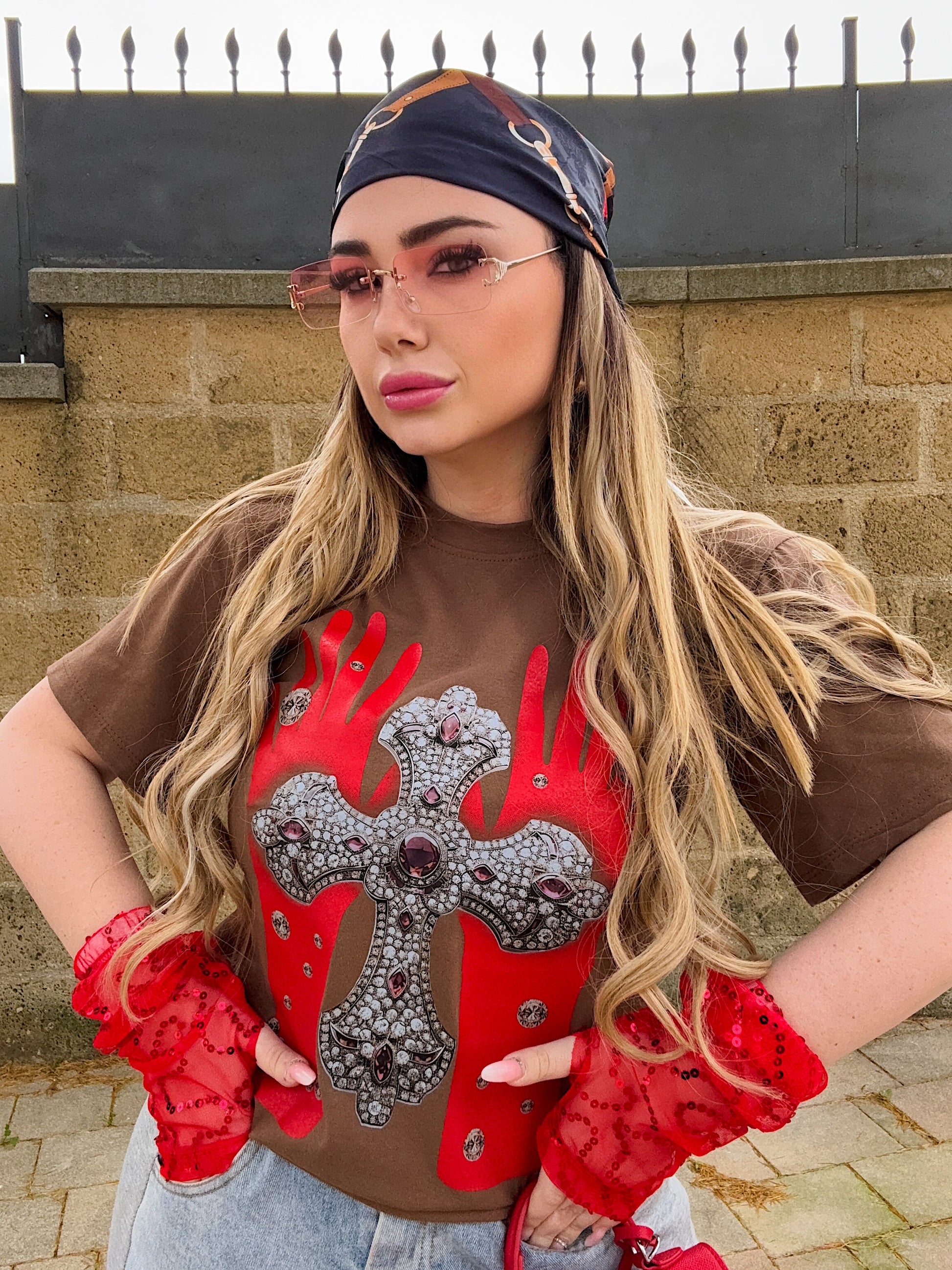 T-shirt con croce e manicotti - R.a. Boutique