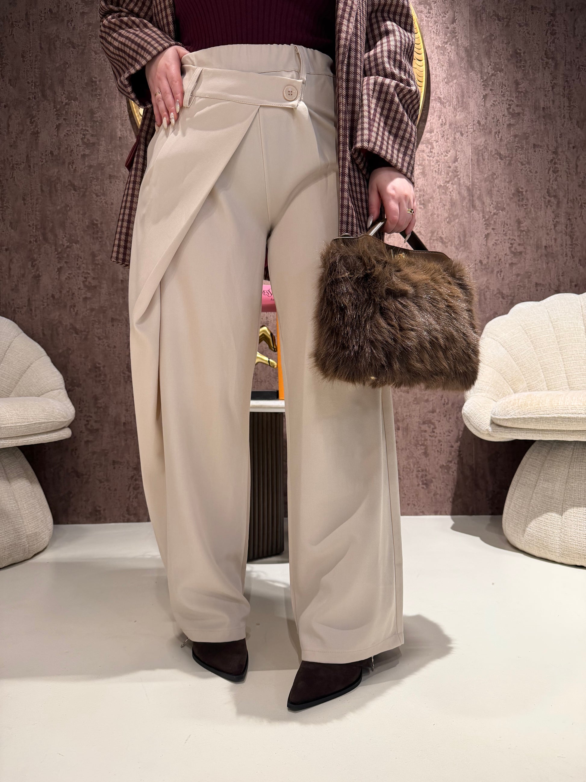 Pantalone con chiusura a portafoglio - R.a. Boutique