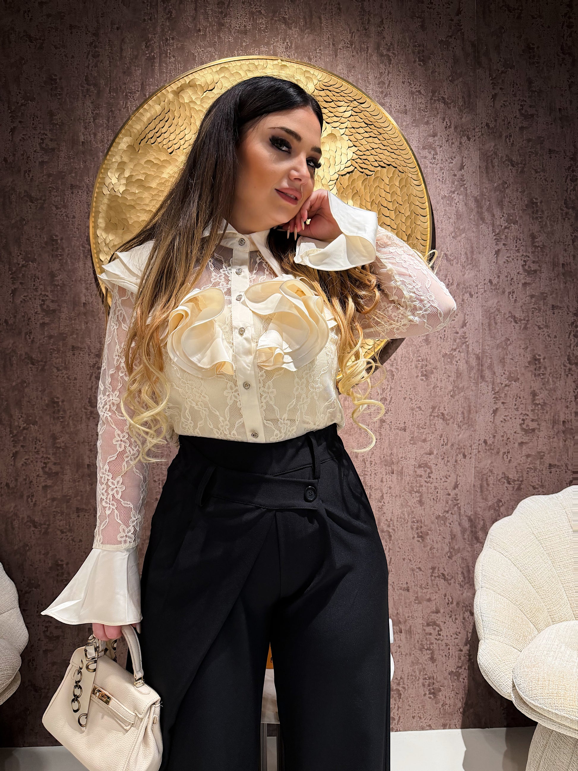 Camicetta in pizzo con voilant - R.a. Boutique