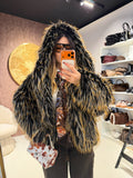 Pelliccia Ecologica con Dettaglio Nero – Oversize Glam - R.a. Boutique